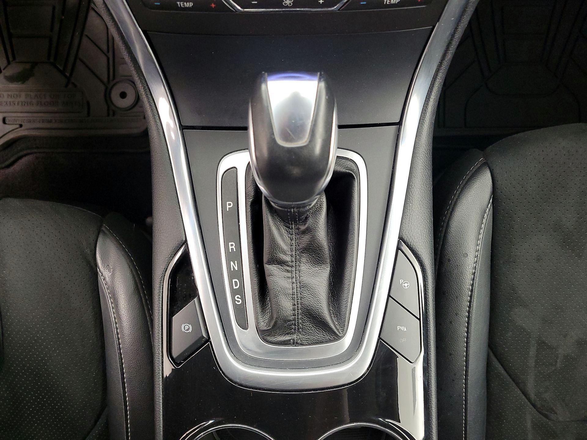 Thumbnail: 2015 Ford Edge - 18