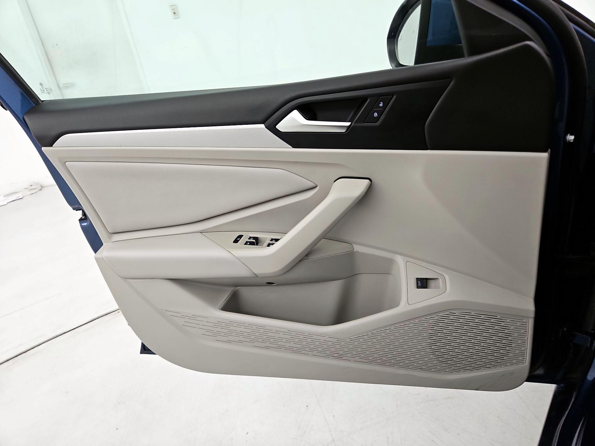 Thumbnail: 2019 Volkswagen Jetta - 12