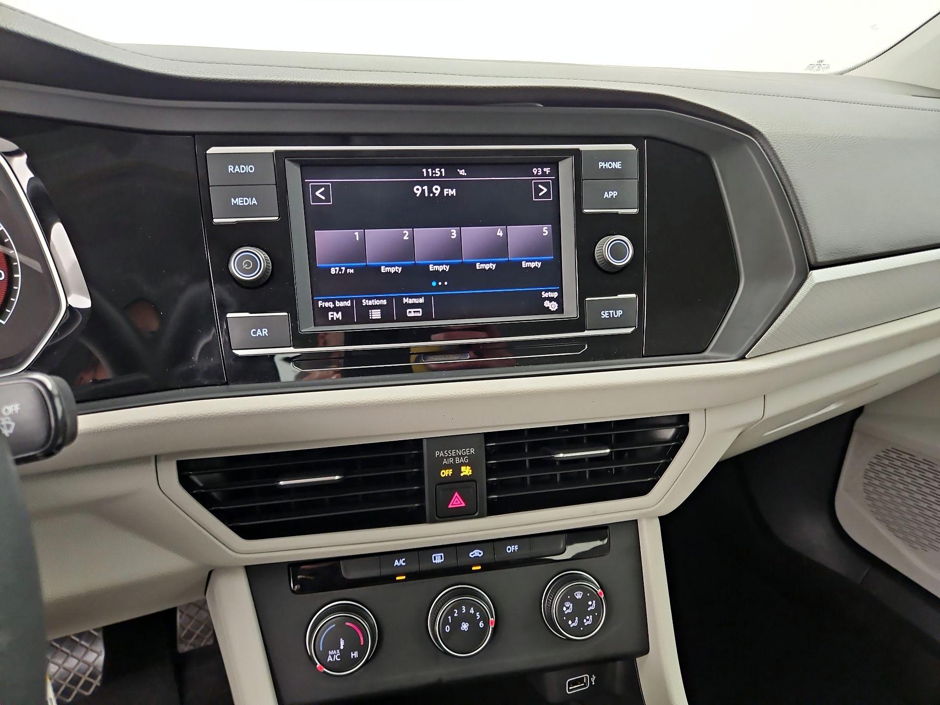 Thumbnail: 2019 Volkswagen Jetta - 14