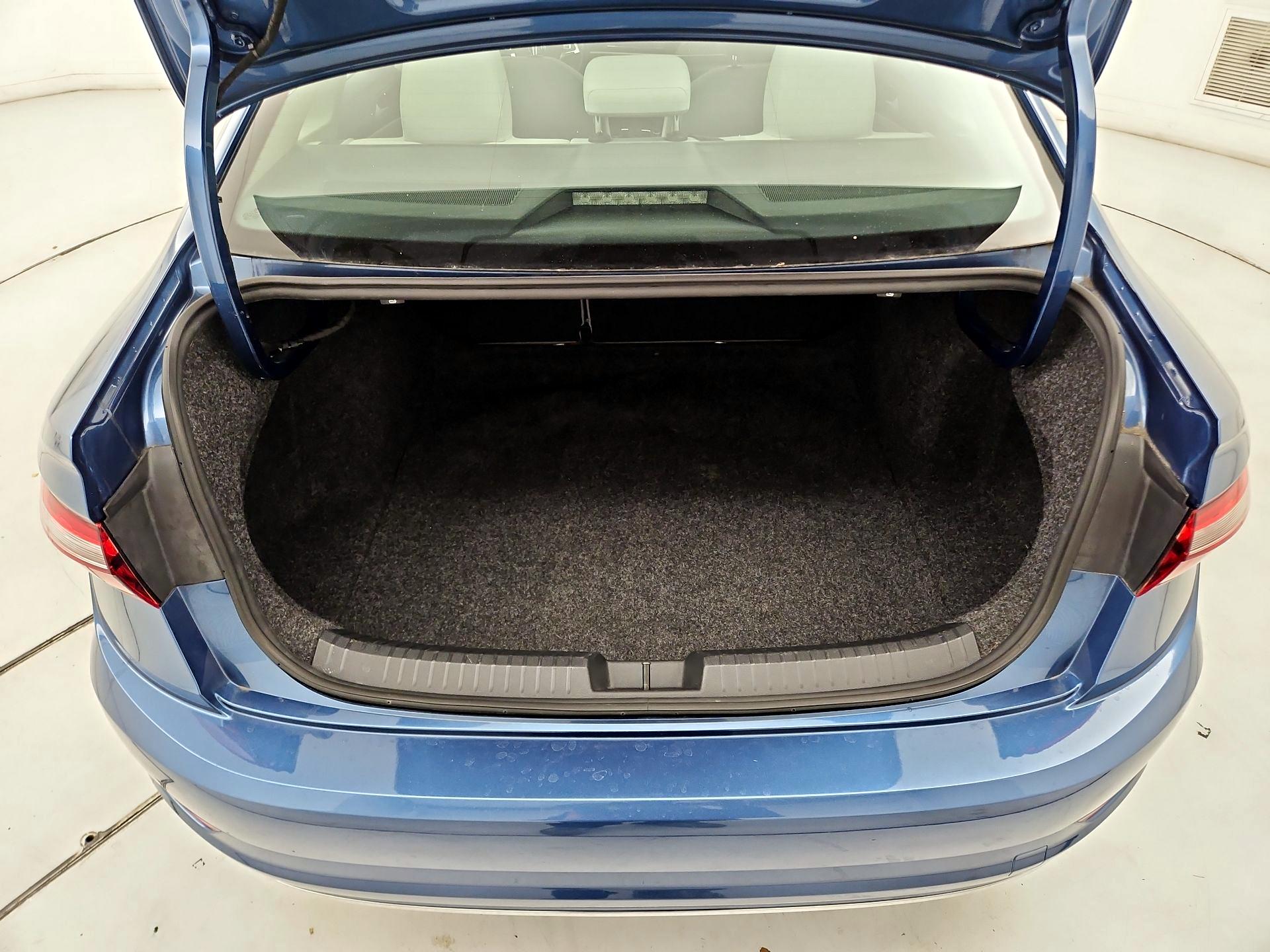 Thumbnail: 2019 Volkswagen Jetta - 19