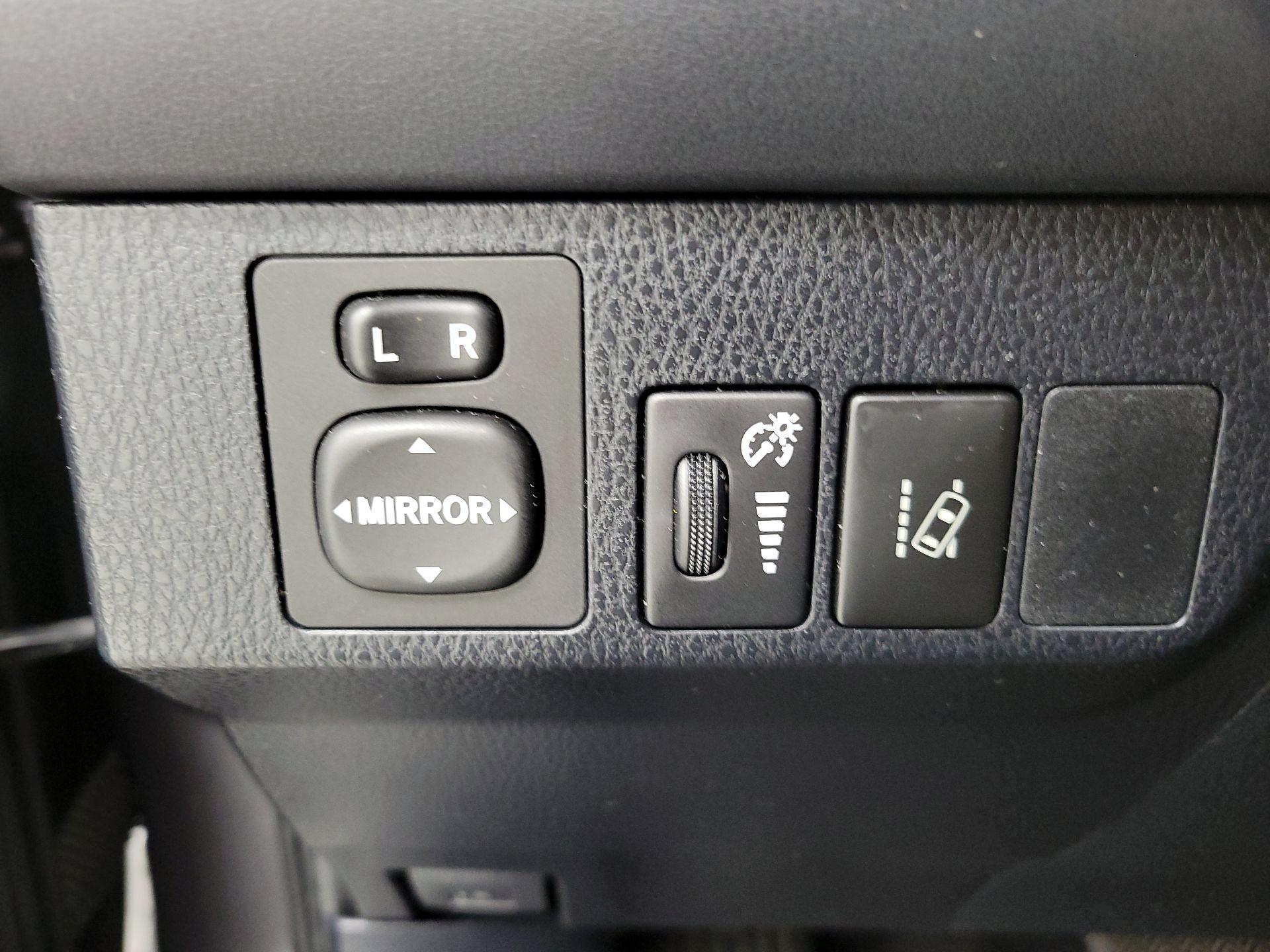 Thumbnail: 2018 Toyota RAV4 - 13