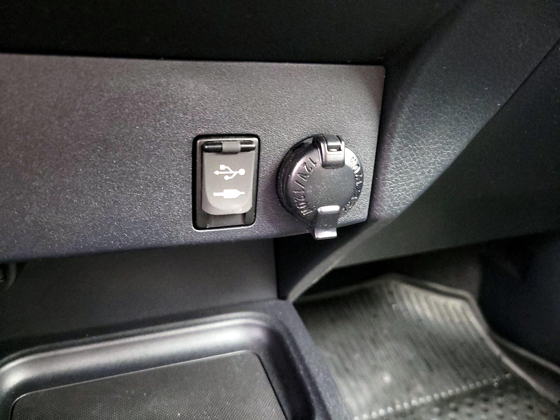 Thumbnail: 2018 Toyota RAV4 - 18