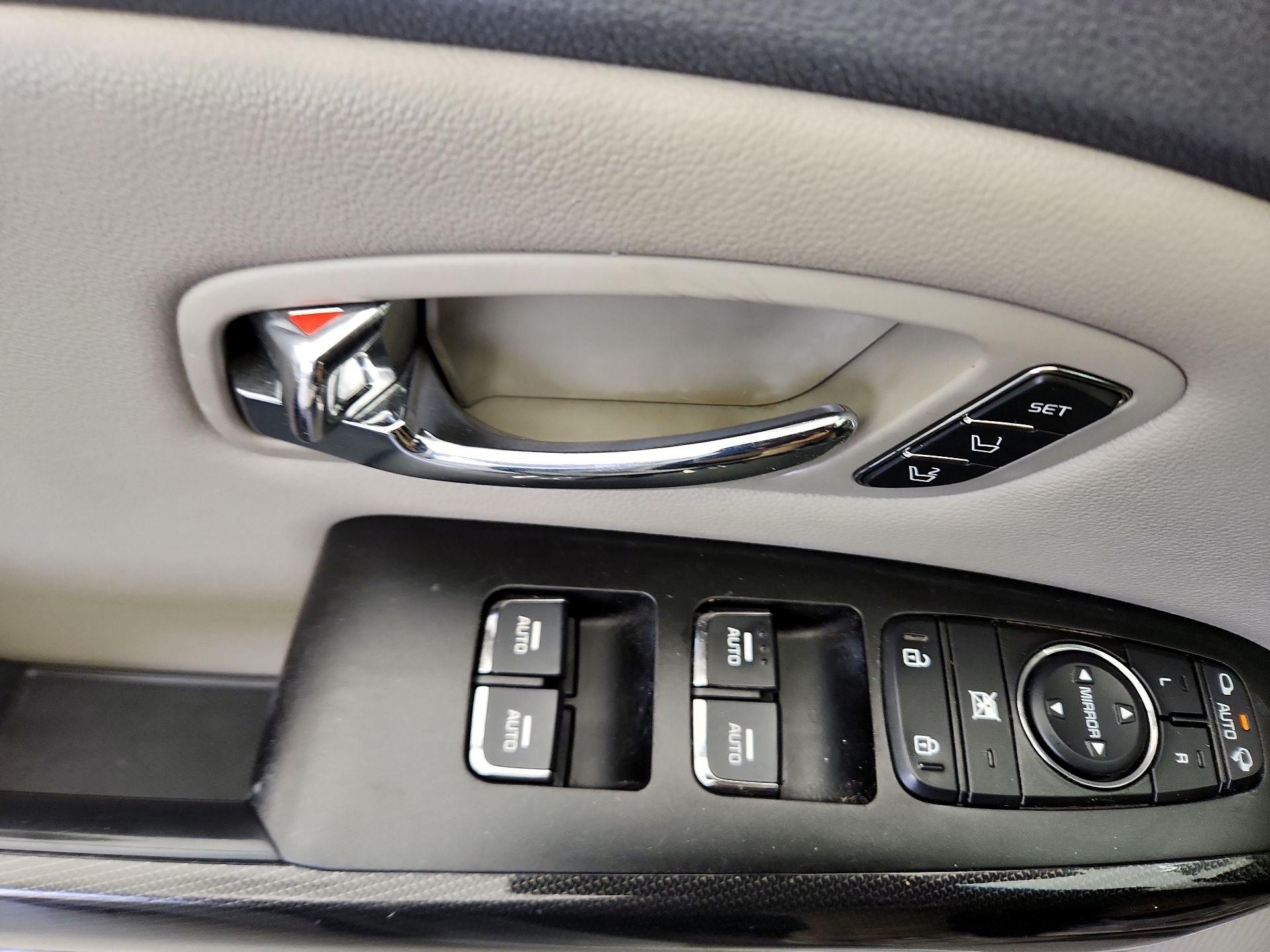 Thumbnail: 2016 Kia Sedona - 12