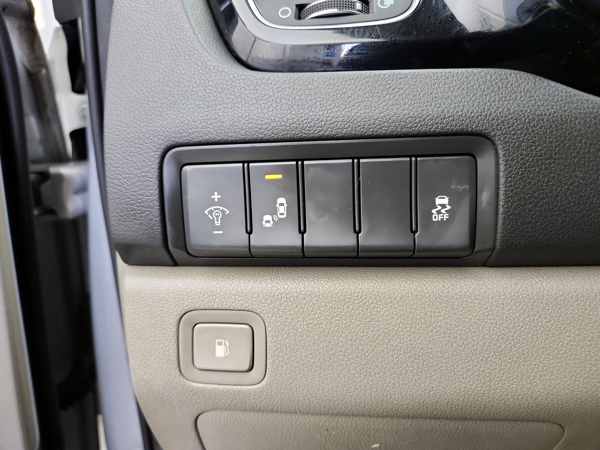 Thumbnail: 2016 Kia Sedona - 13