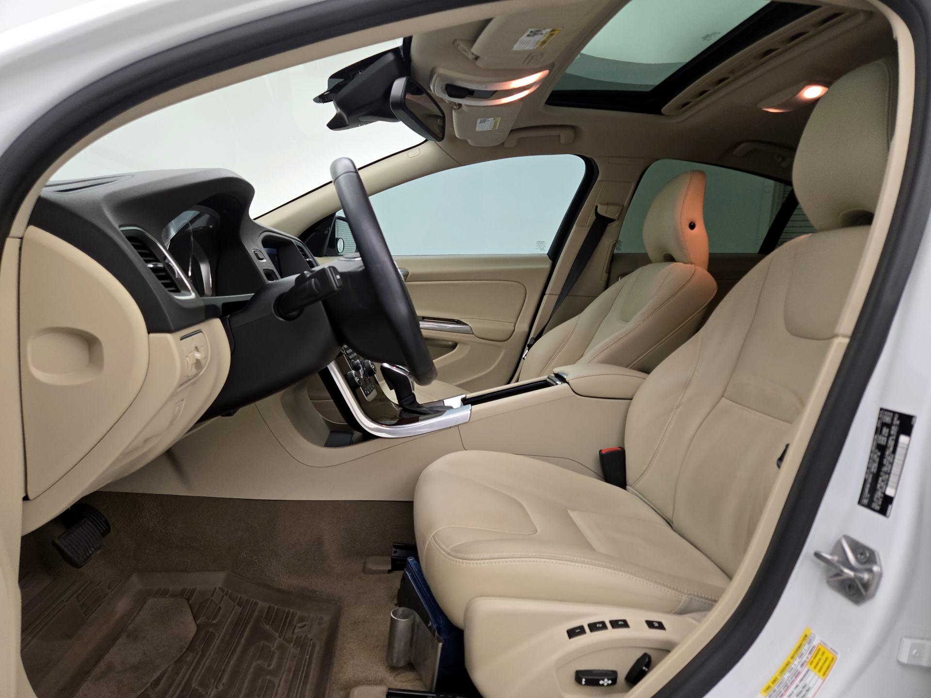 Thumbnail: 2015 Volvo S60 - 11