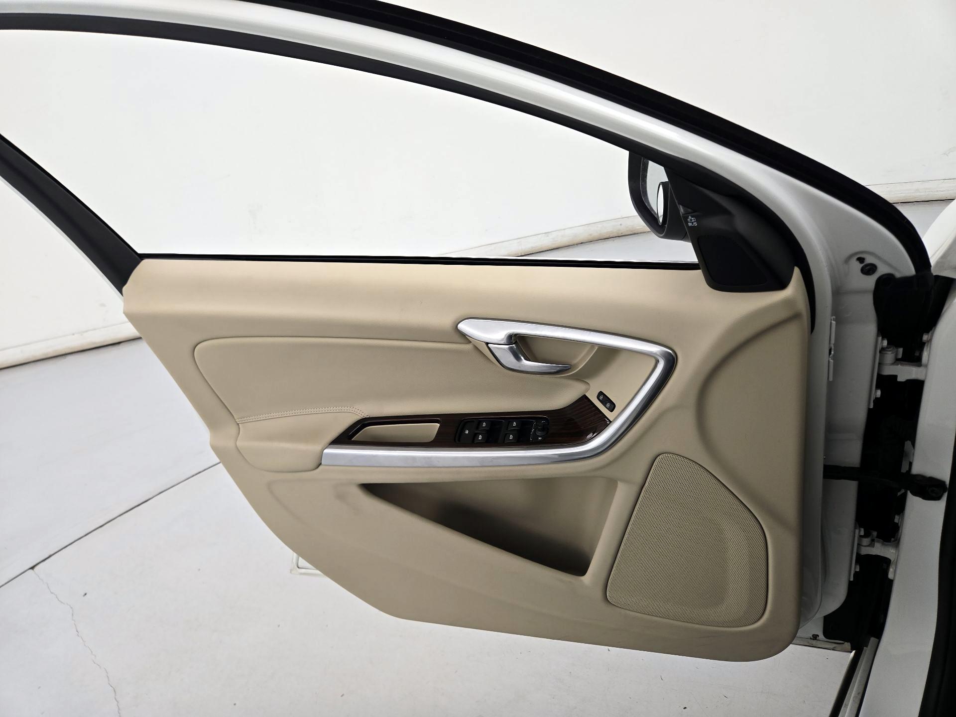 Thumbnail: 2015 Volvo S60 - 12