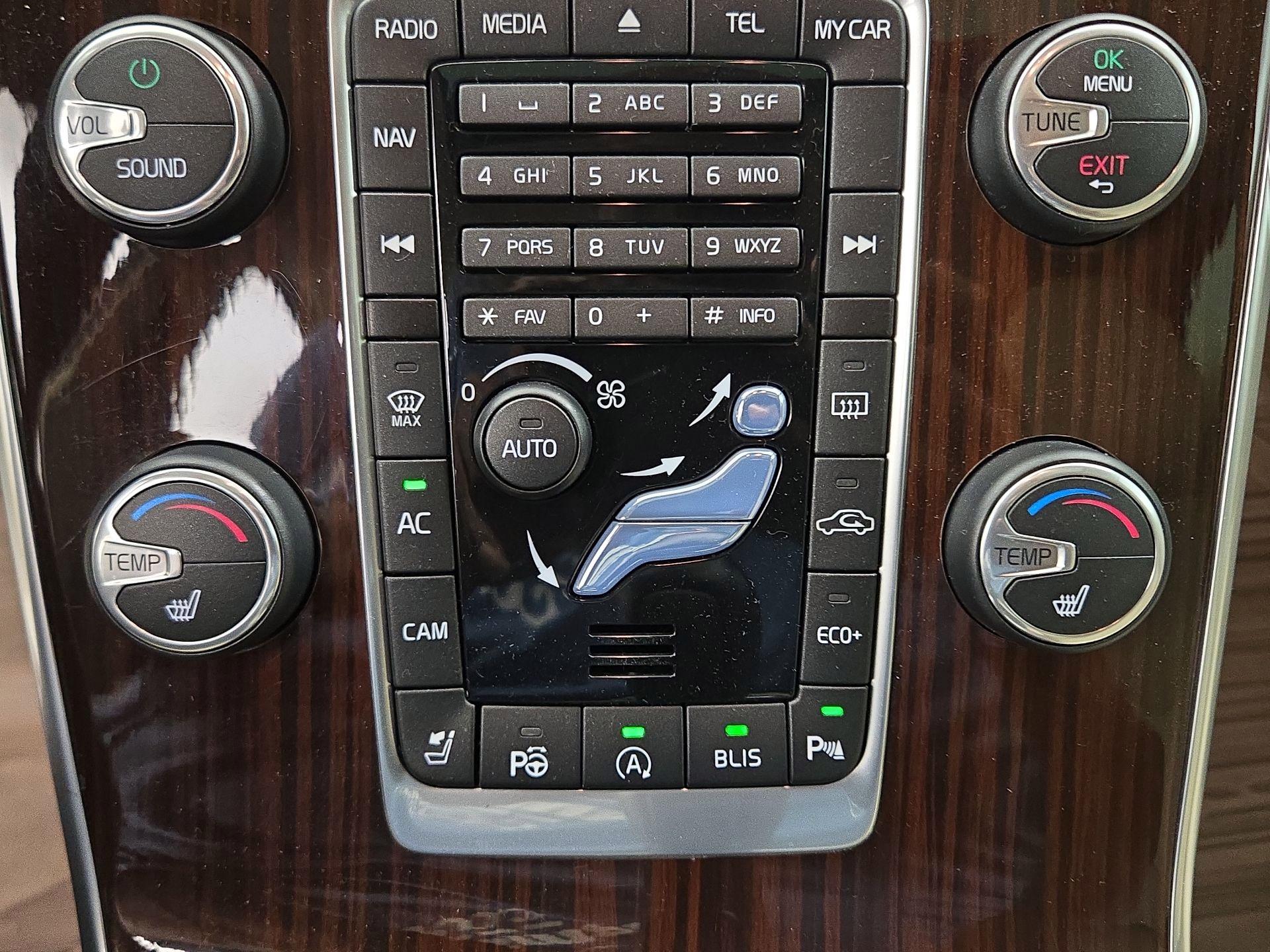 Thumbnail: 2015 Volvo S60 - 16