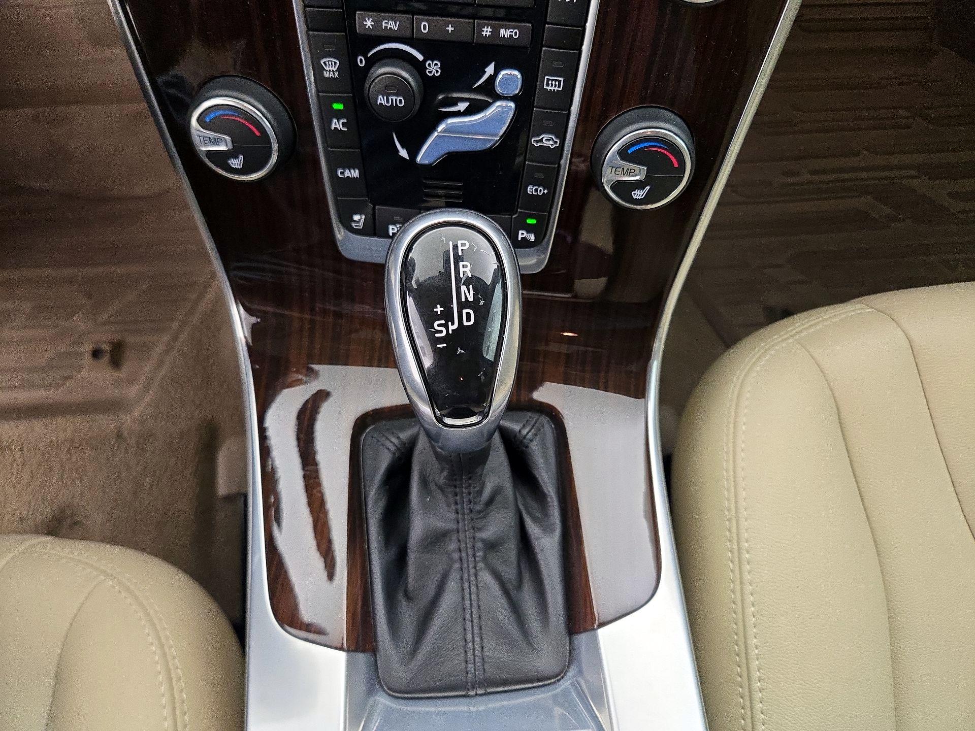 Thumbnail: 2015 Volvo S60 - 17