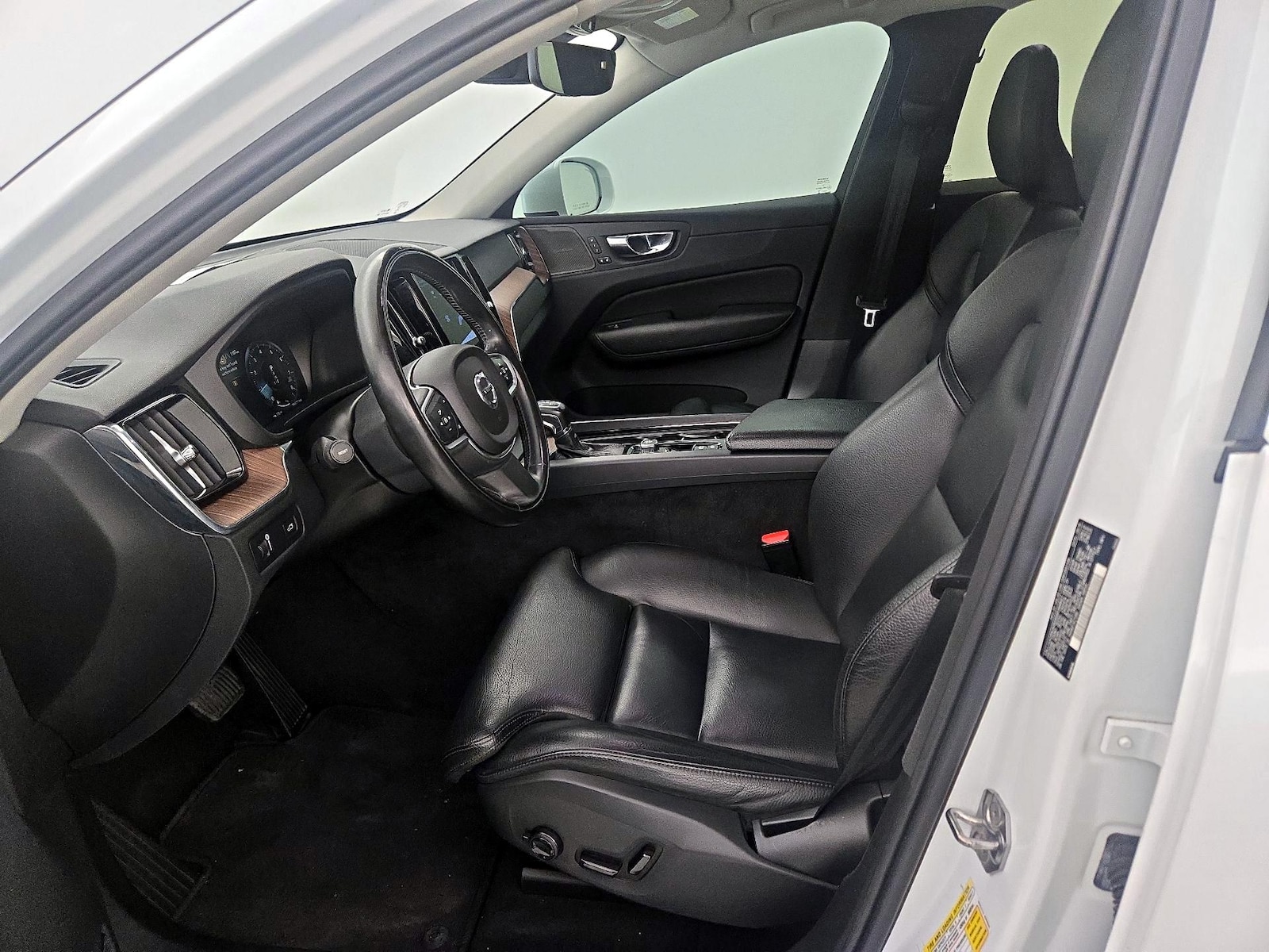 2019 Volvo XC60 Momentum - Photo 12