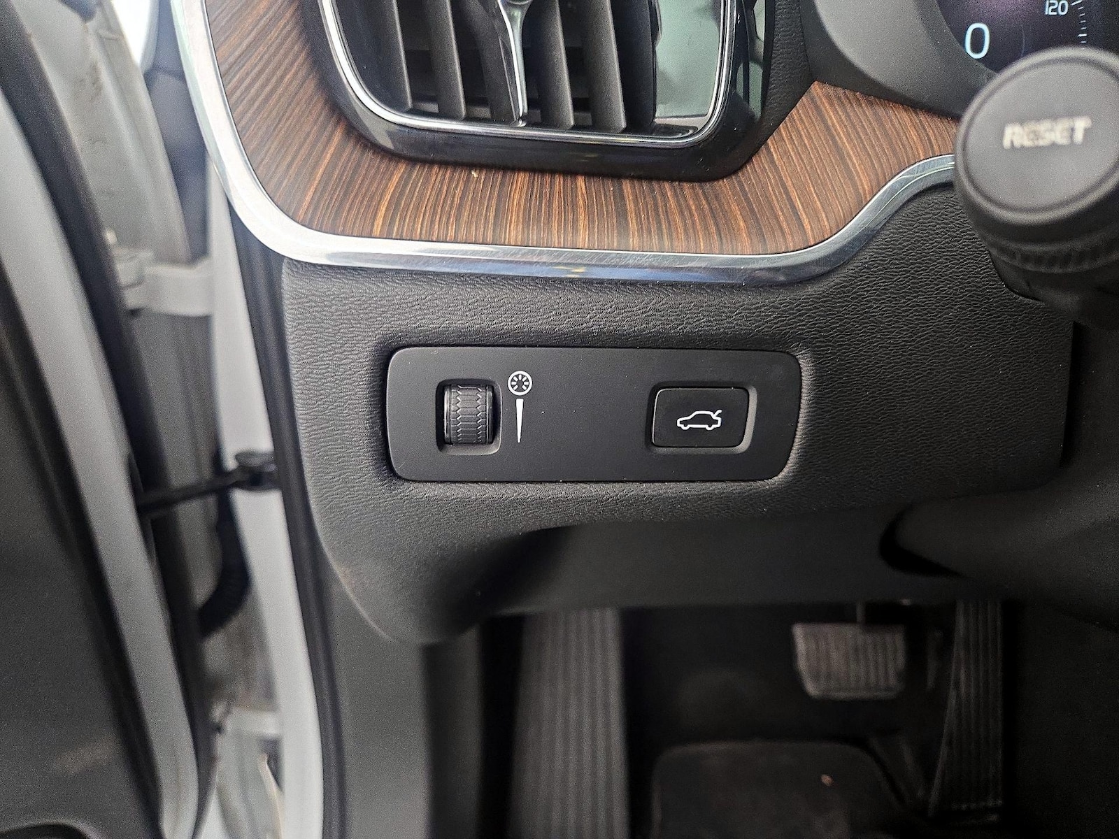 2019 Volvo XC60 Momentum - Photo 14