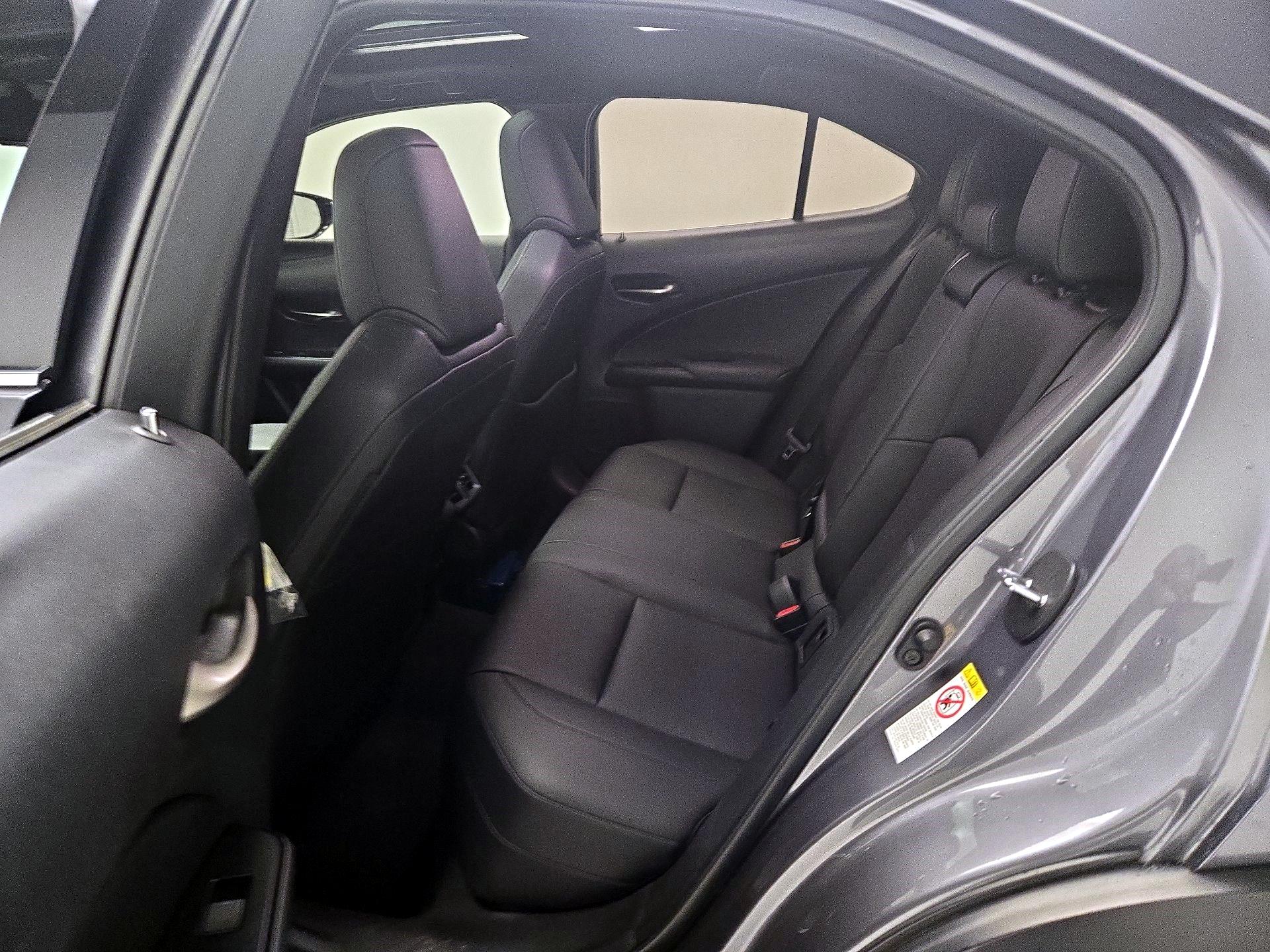 Thumbnail: 2019 Lexus UX - 17