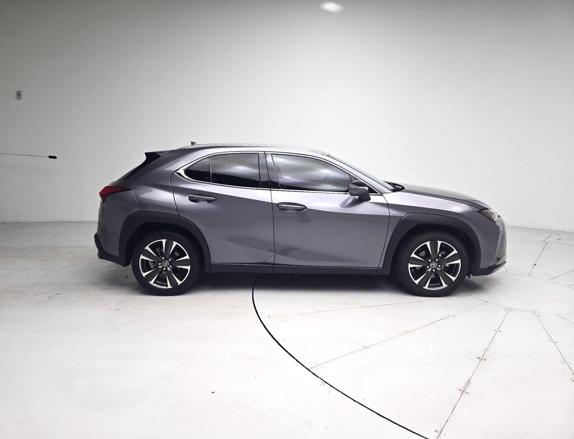 Thumbnail: 2019 Lexus UX - 4