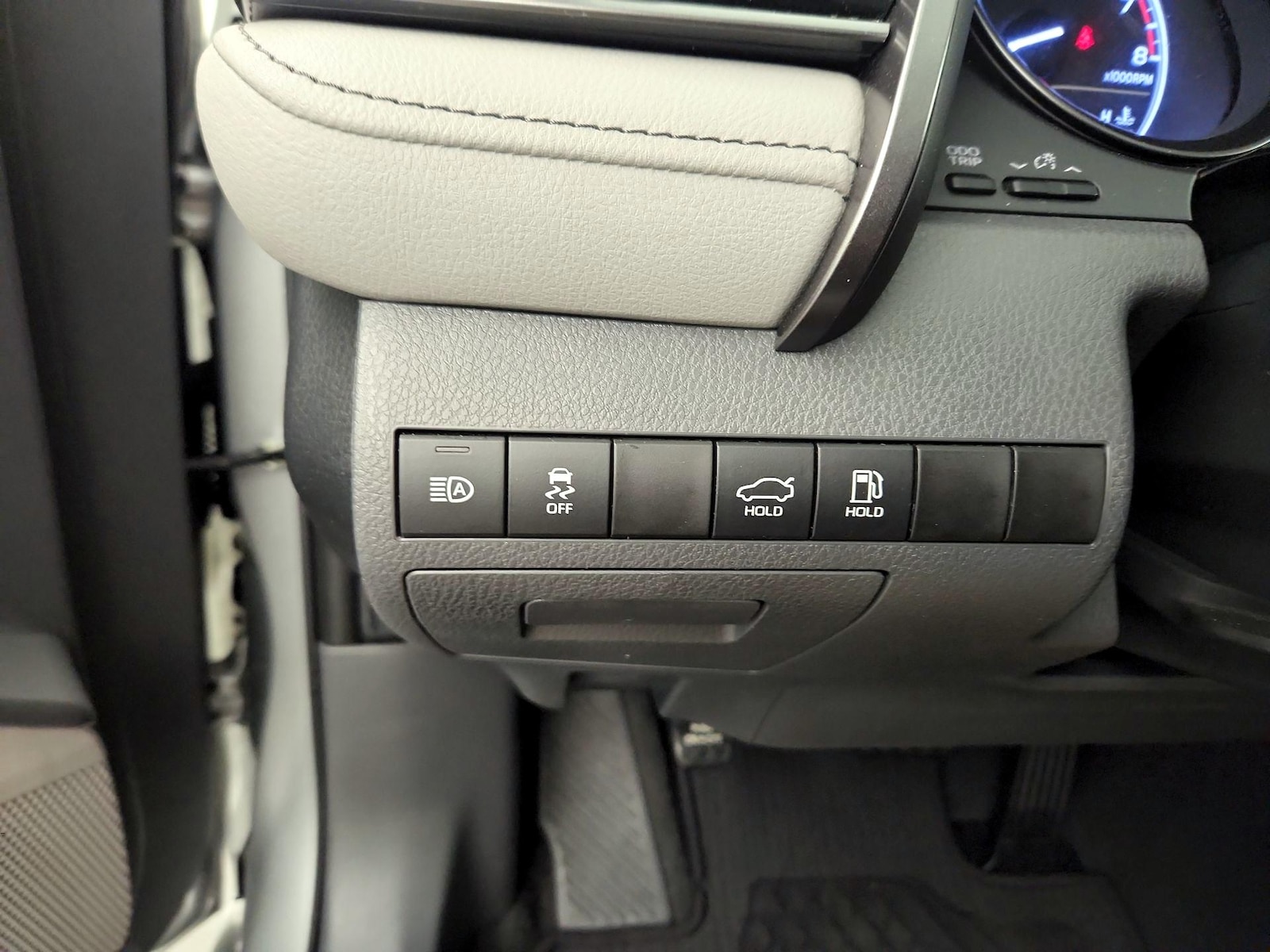 2022 Toyota Camry SE - Photo 14