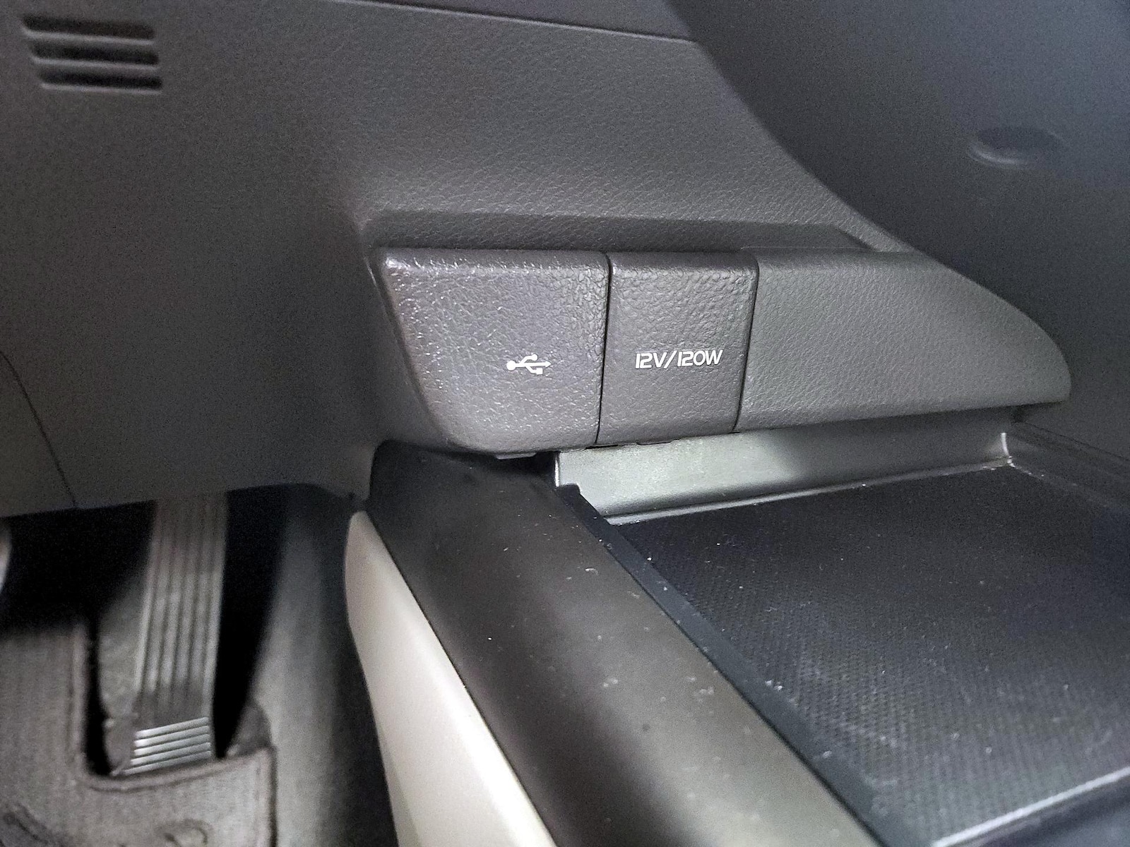2022 Toyota Camry SE - Photo 19