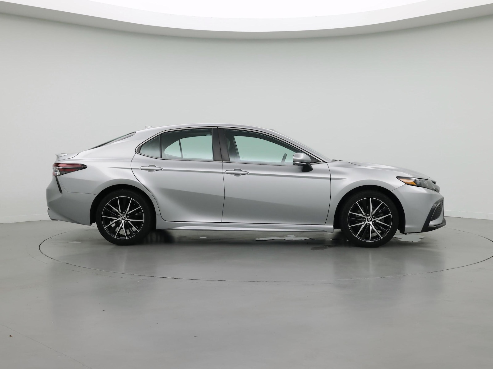 2022 Toyota Camry SE - Photo 8