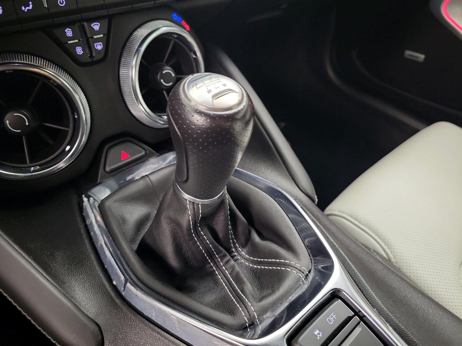 2021 Chevrolet Camaro 3LT - Photo 19