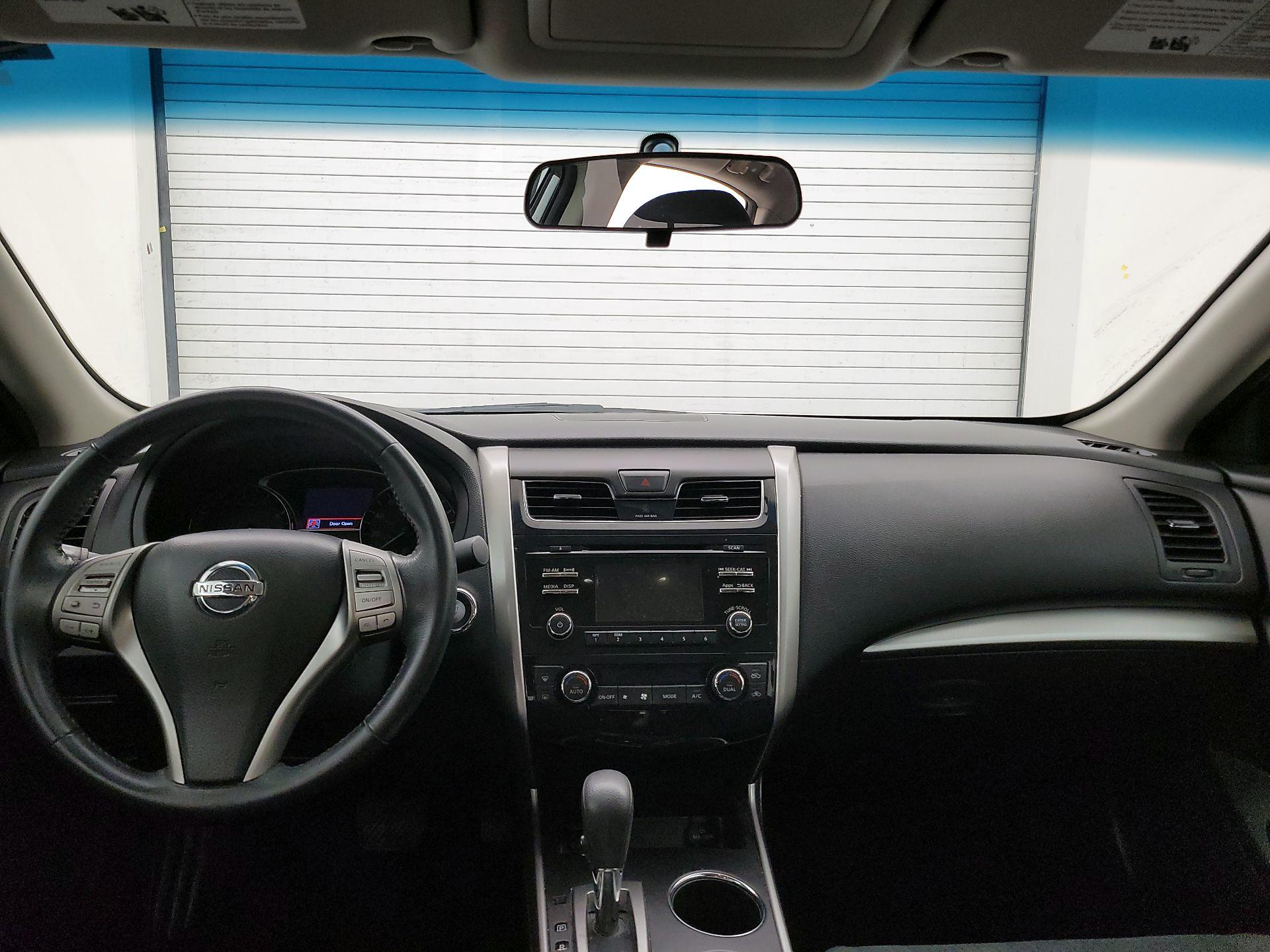Thumbnail: 2015 Nissan Altima - 9