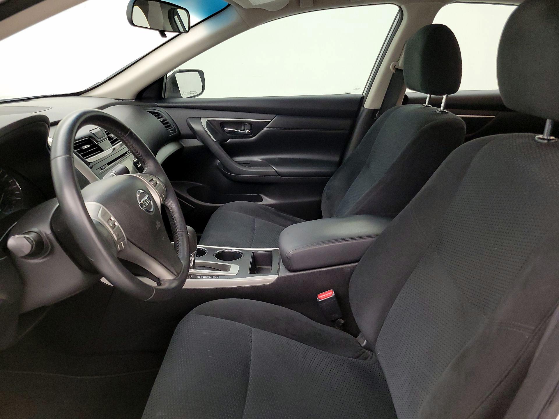 Thumbnail: 2015 Nissan Altima - 11