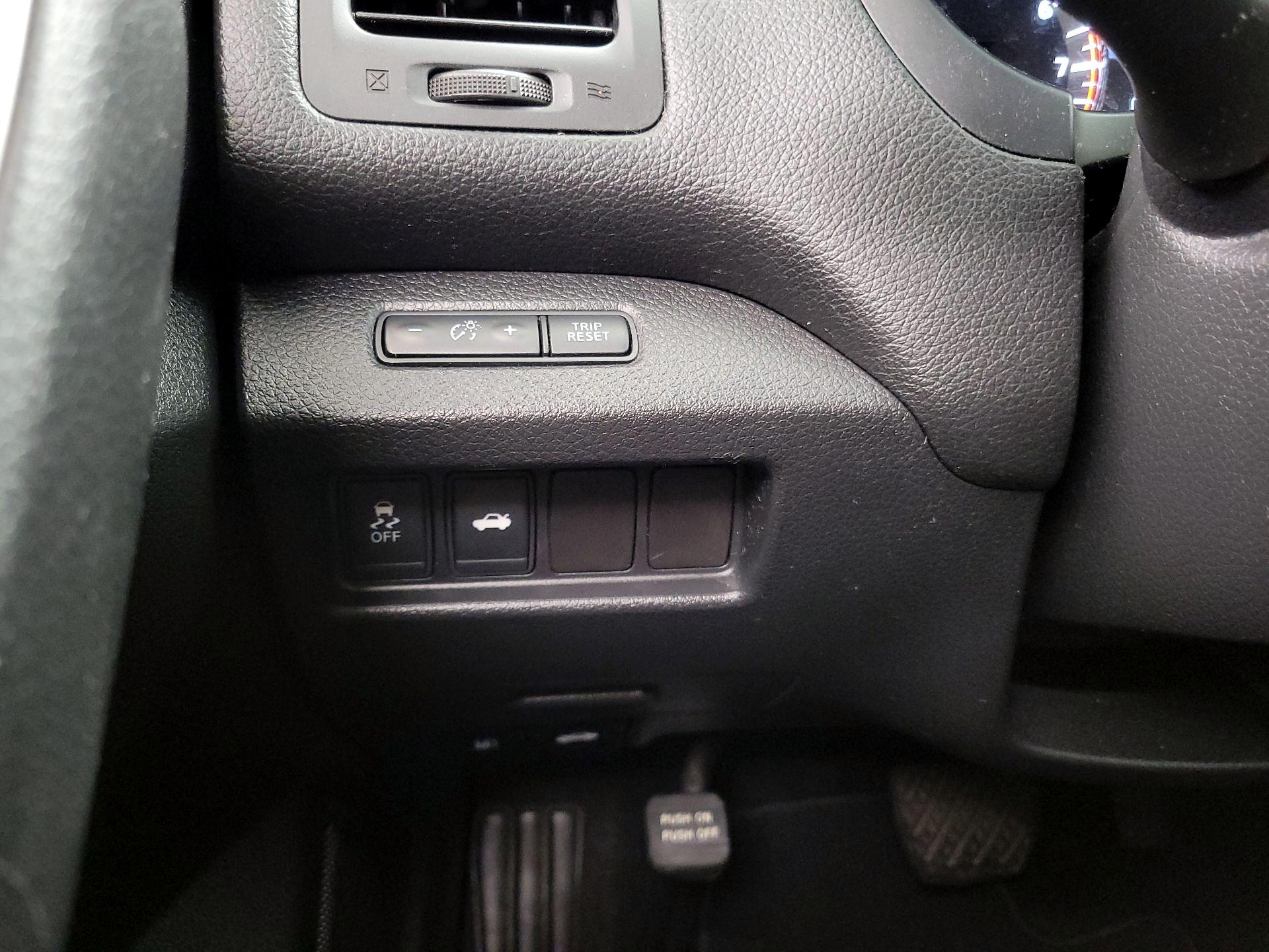 Thumbnail: 2015 Nissan Altima - 13