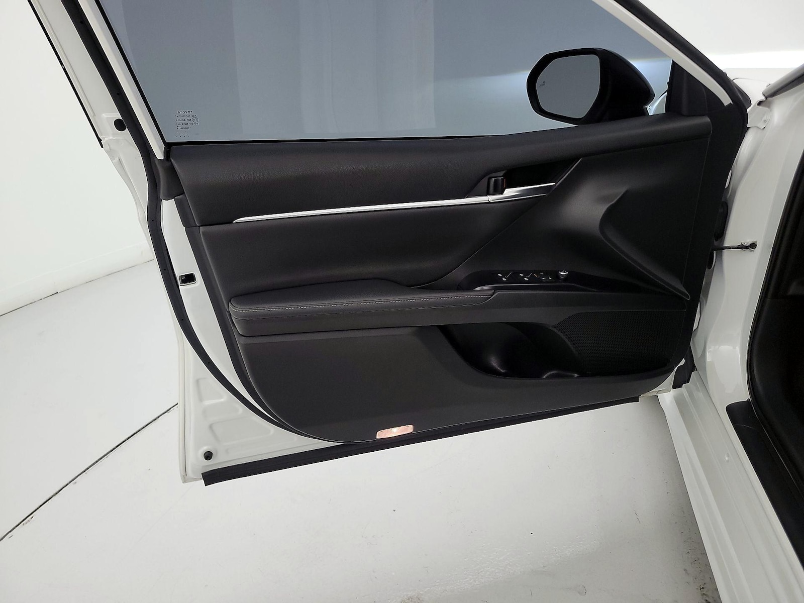 2020 Toyota Camry XSE - Photo 13