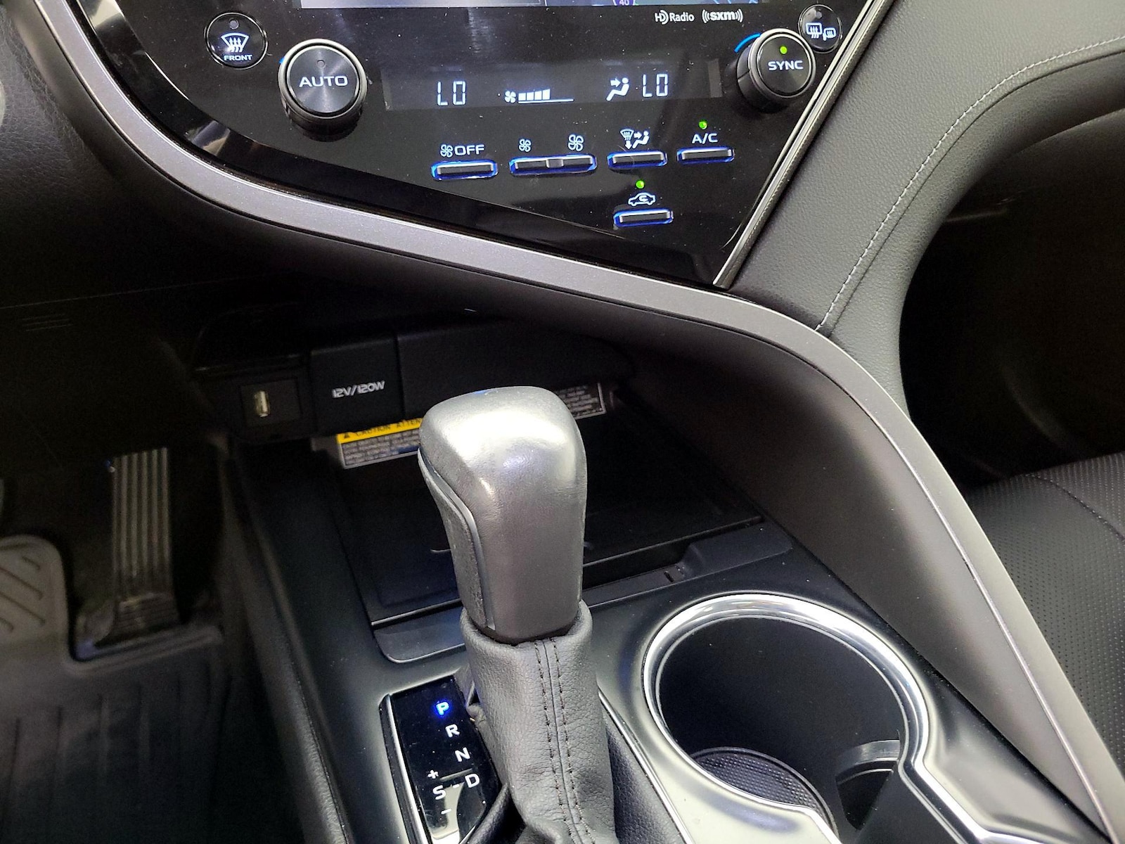 2020 Toyota Camry XSE - Photo 18