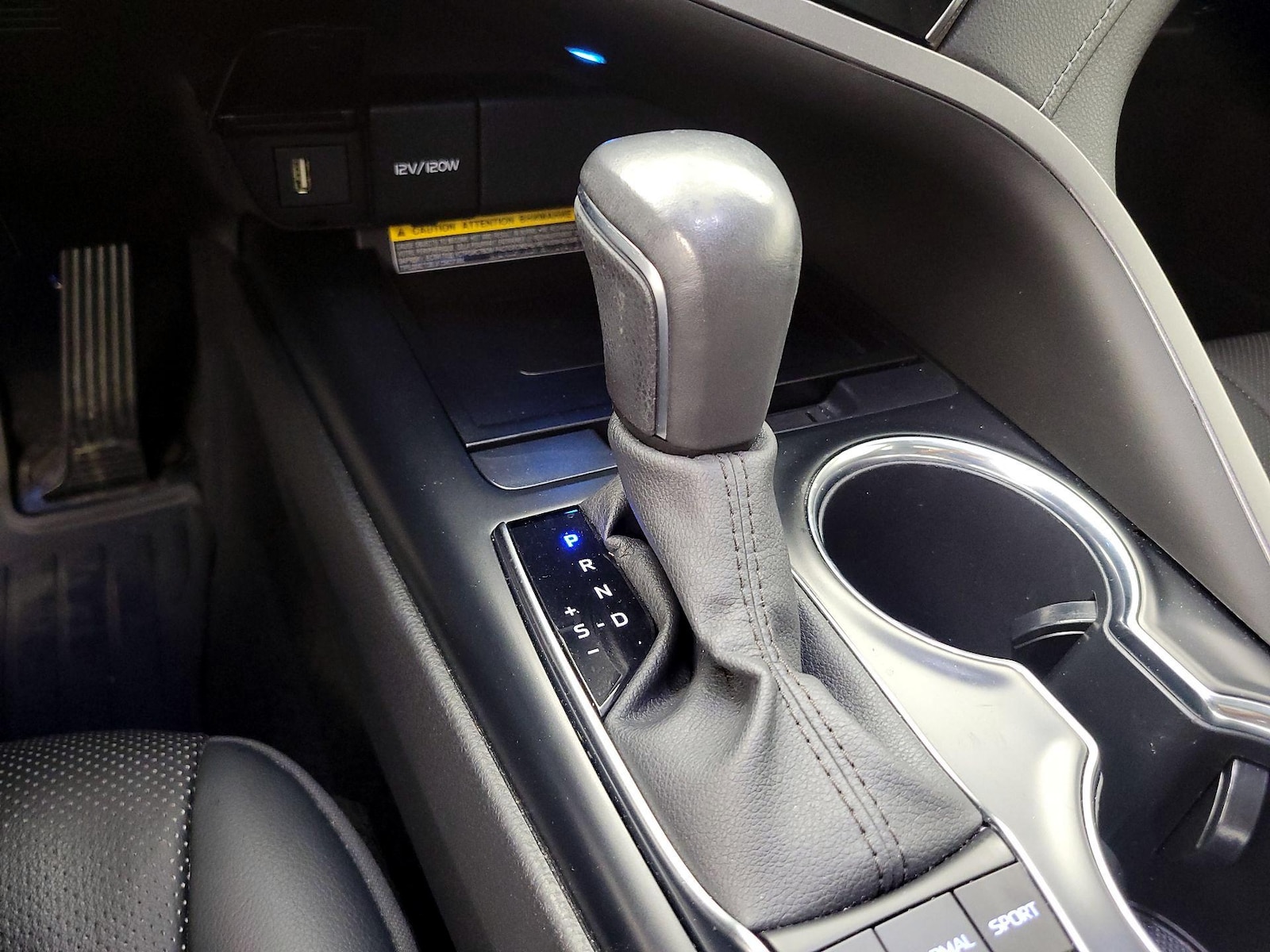 2020 Toyota Camry XSE - Photo 19