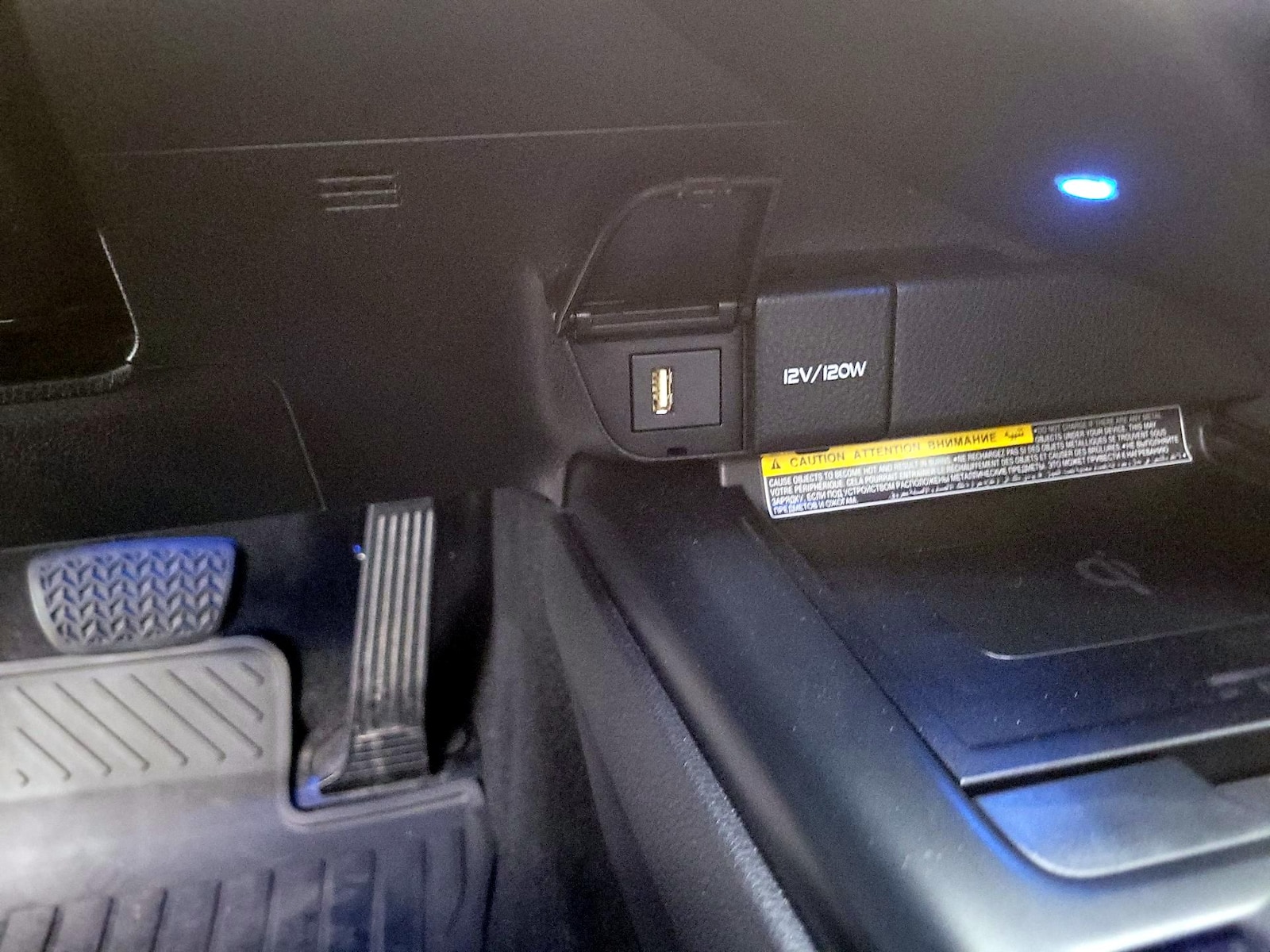 2020 Toyota Camry XSE - Photo 20