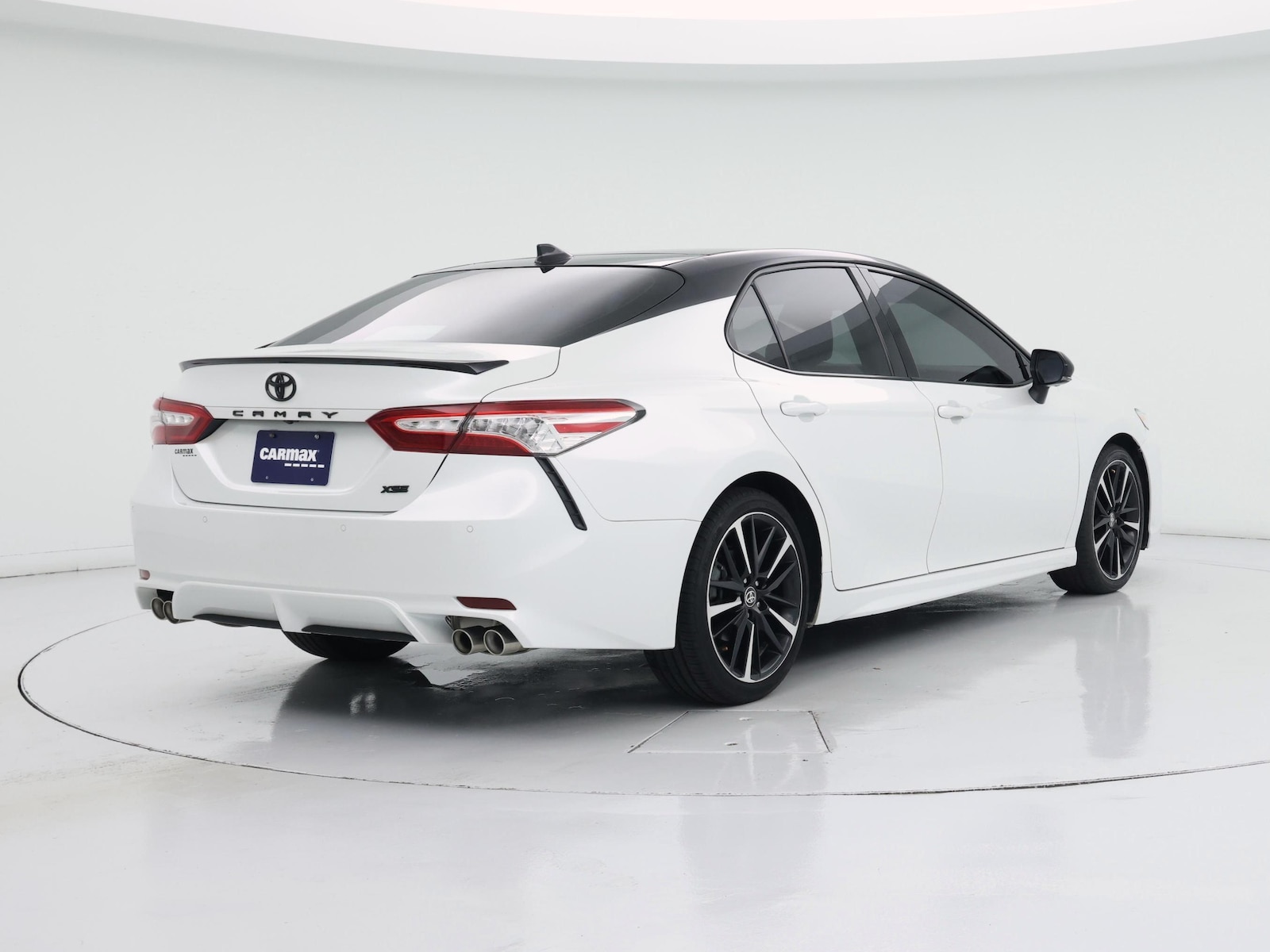 2020 Toyota Camry XSE - Photo 9