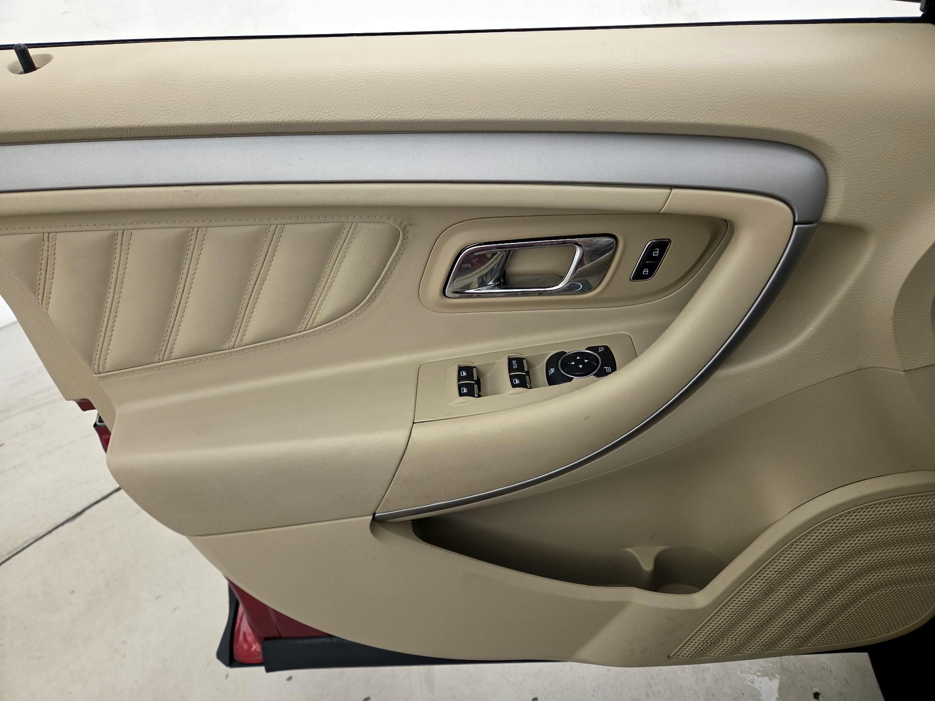 Thumbnail: 2016 Ford Taurus - 12