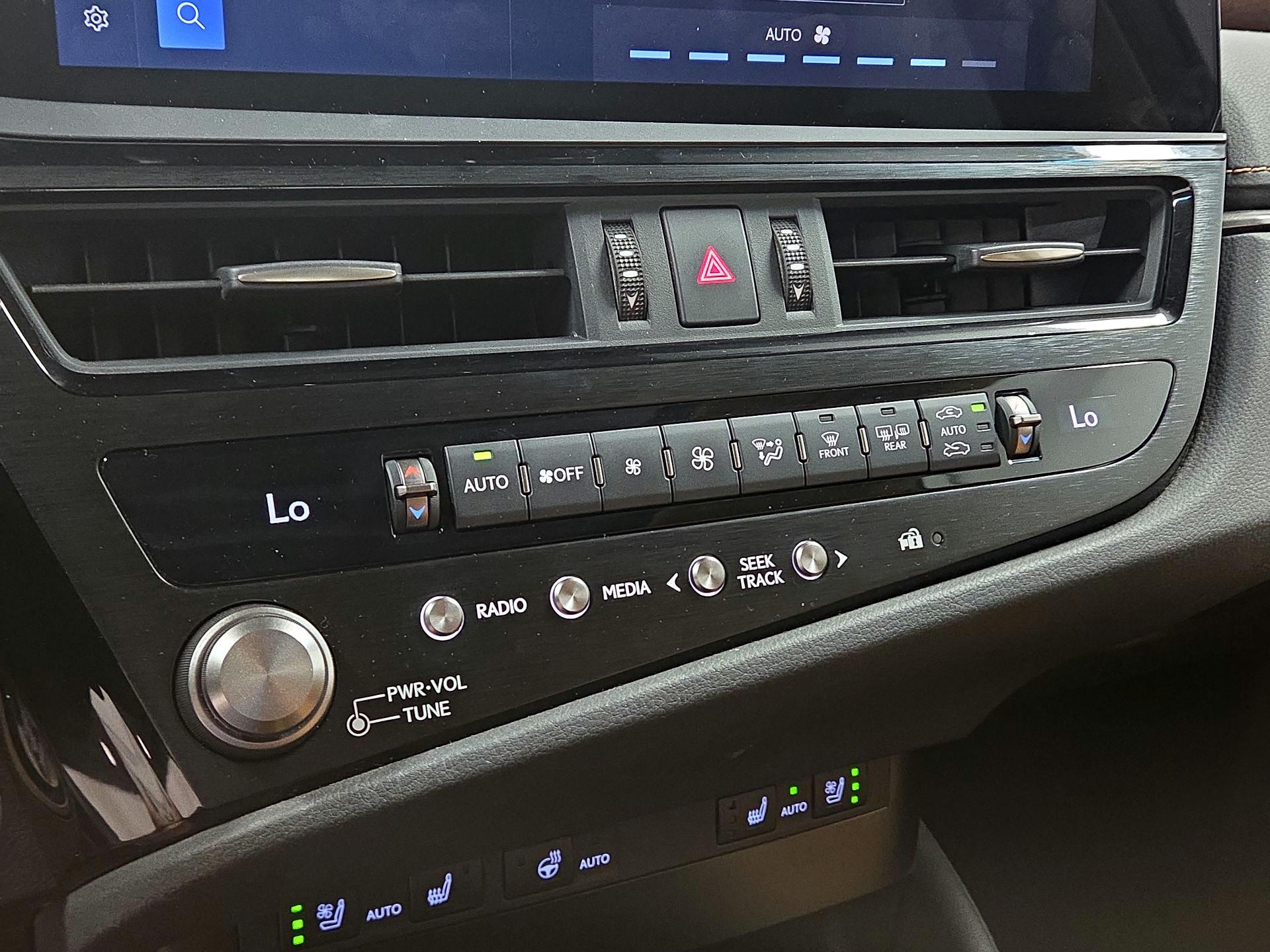 Thumbnail: 2024 Lexus ES - 17