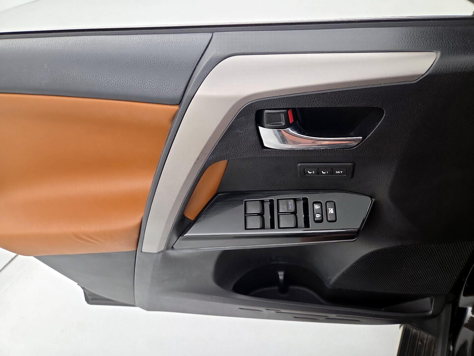 Thumbnail: 2016 Toyota RAV4 - 12