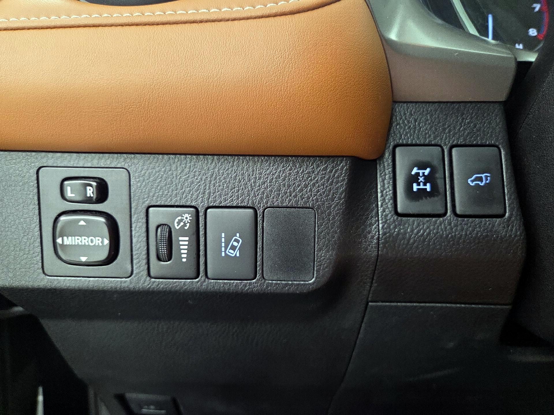 Thumbnail: 2016 Toyota RAV4 - 13