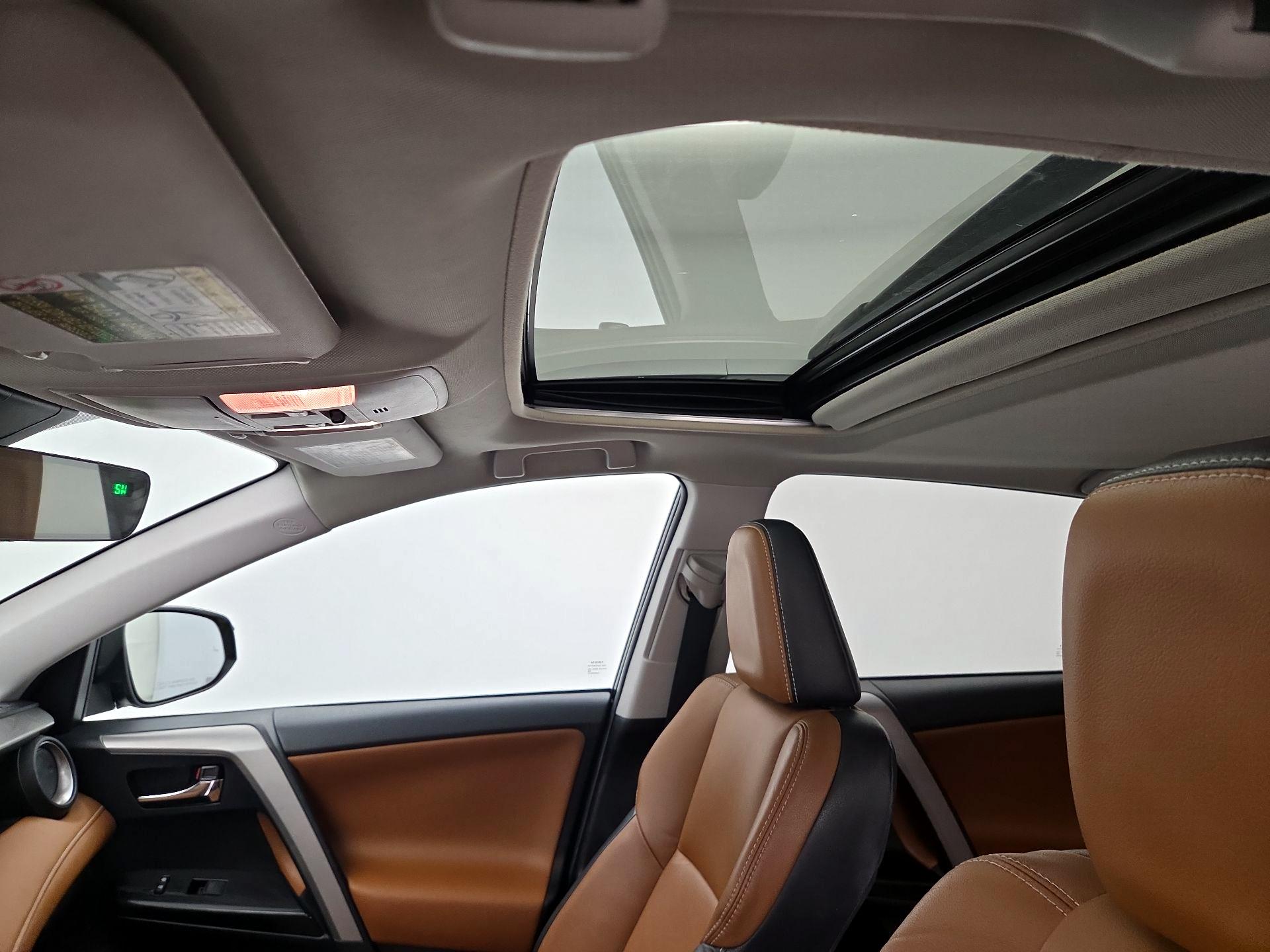 Thumbnail: 2016 Toyota RAV4 - 19