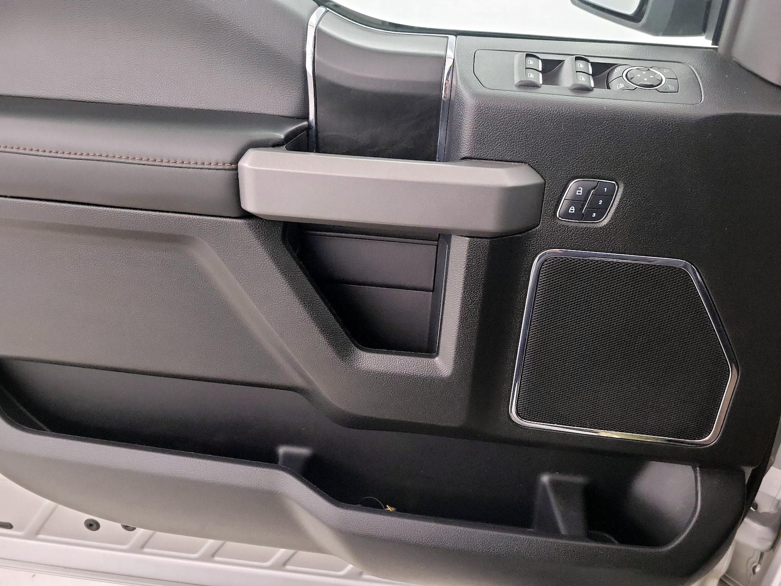 2018 Ford F-150 Platinum - Photo 13