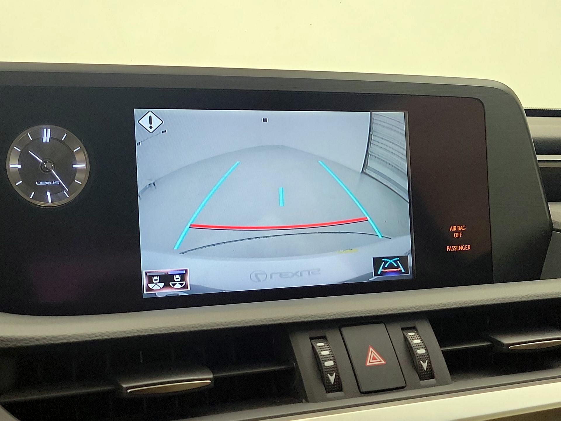 Thumbnail: 2020 Lexus ES - 14