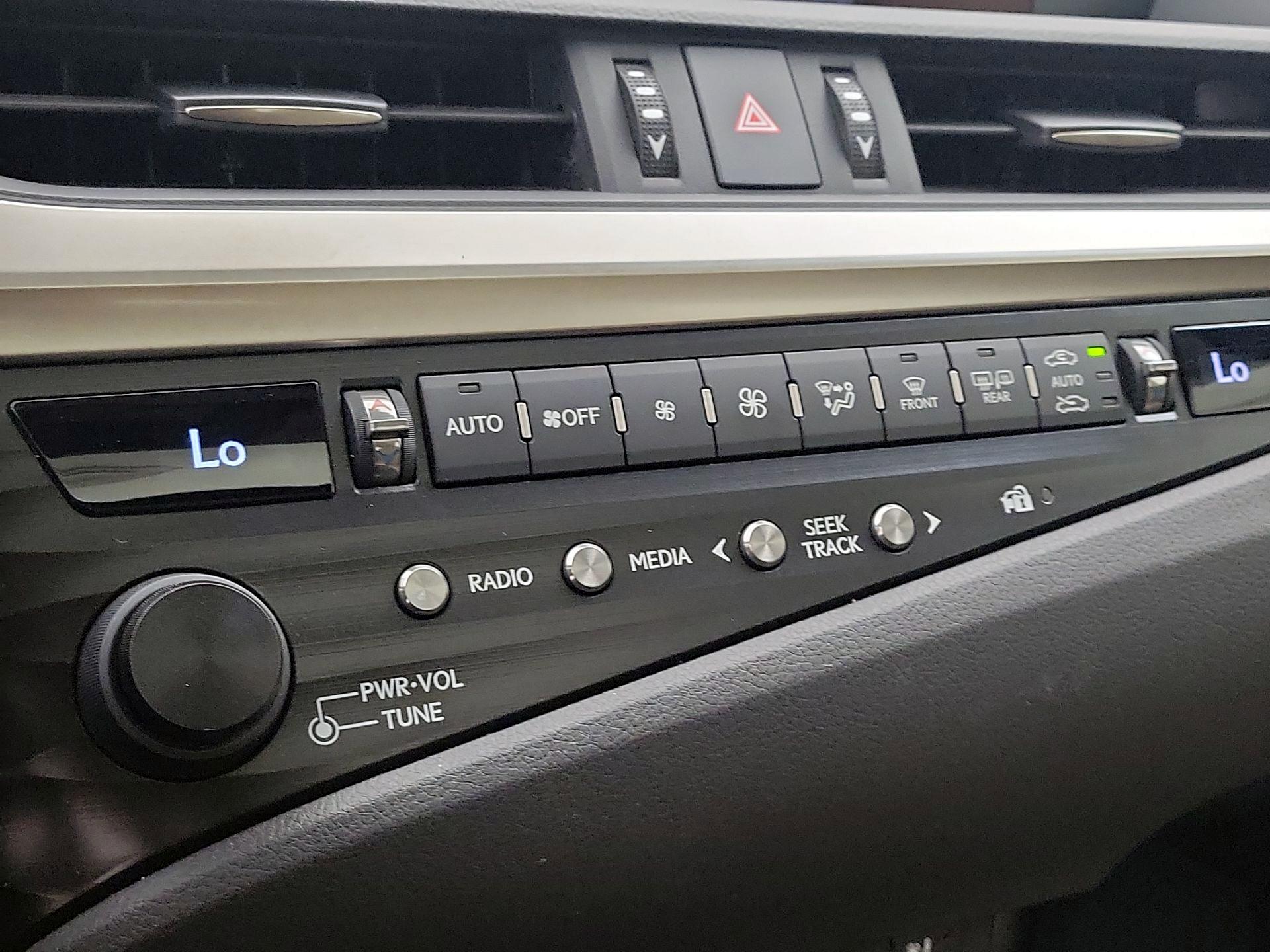 Thumbnail: 2020 Lexus ES - 16