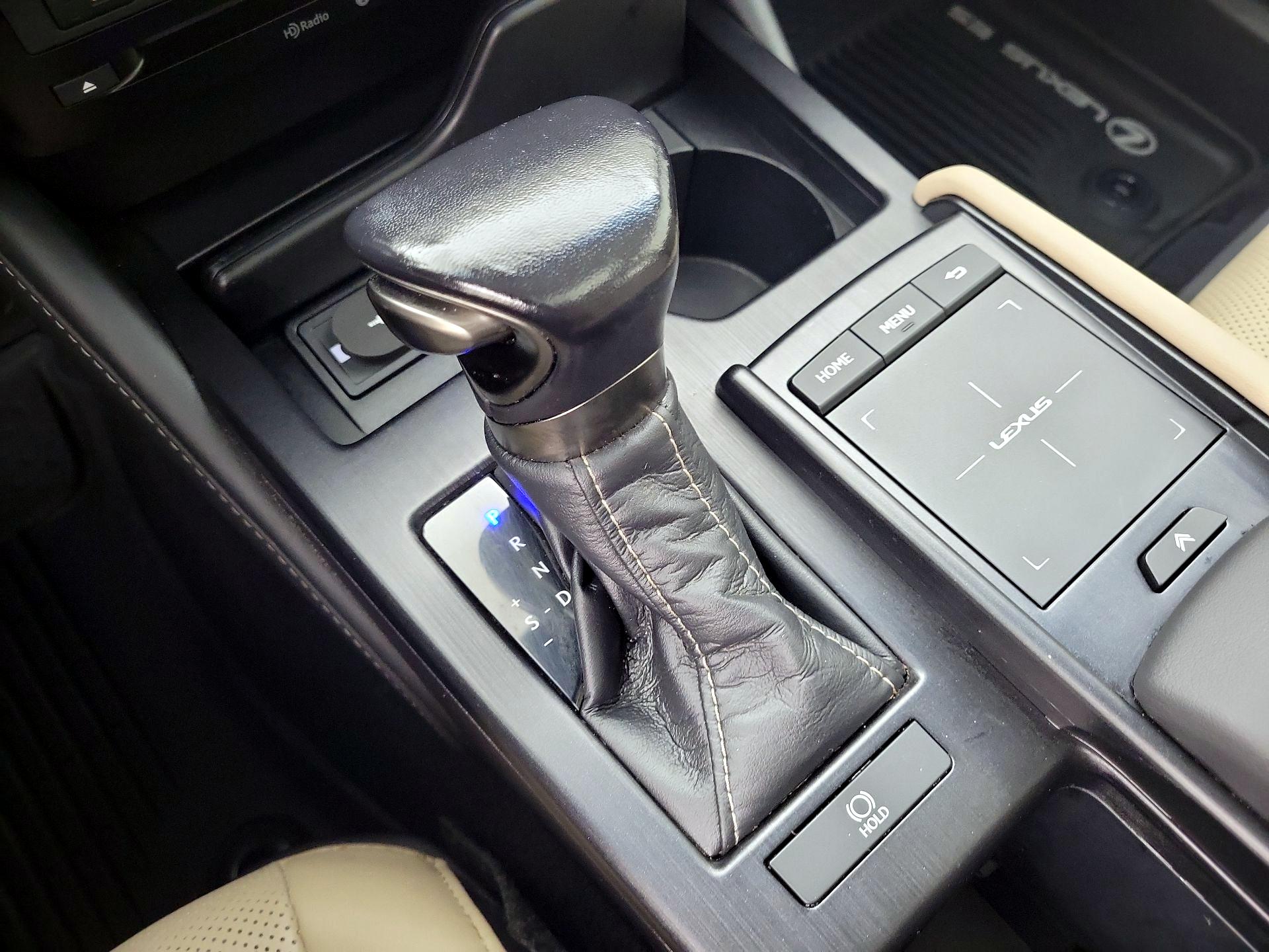 Thumbnail: 2020 Lexus ES - 17