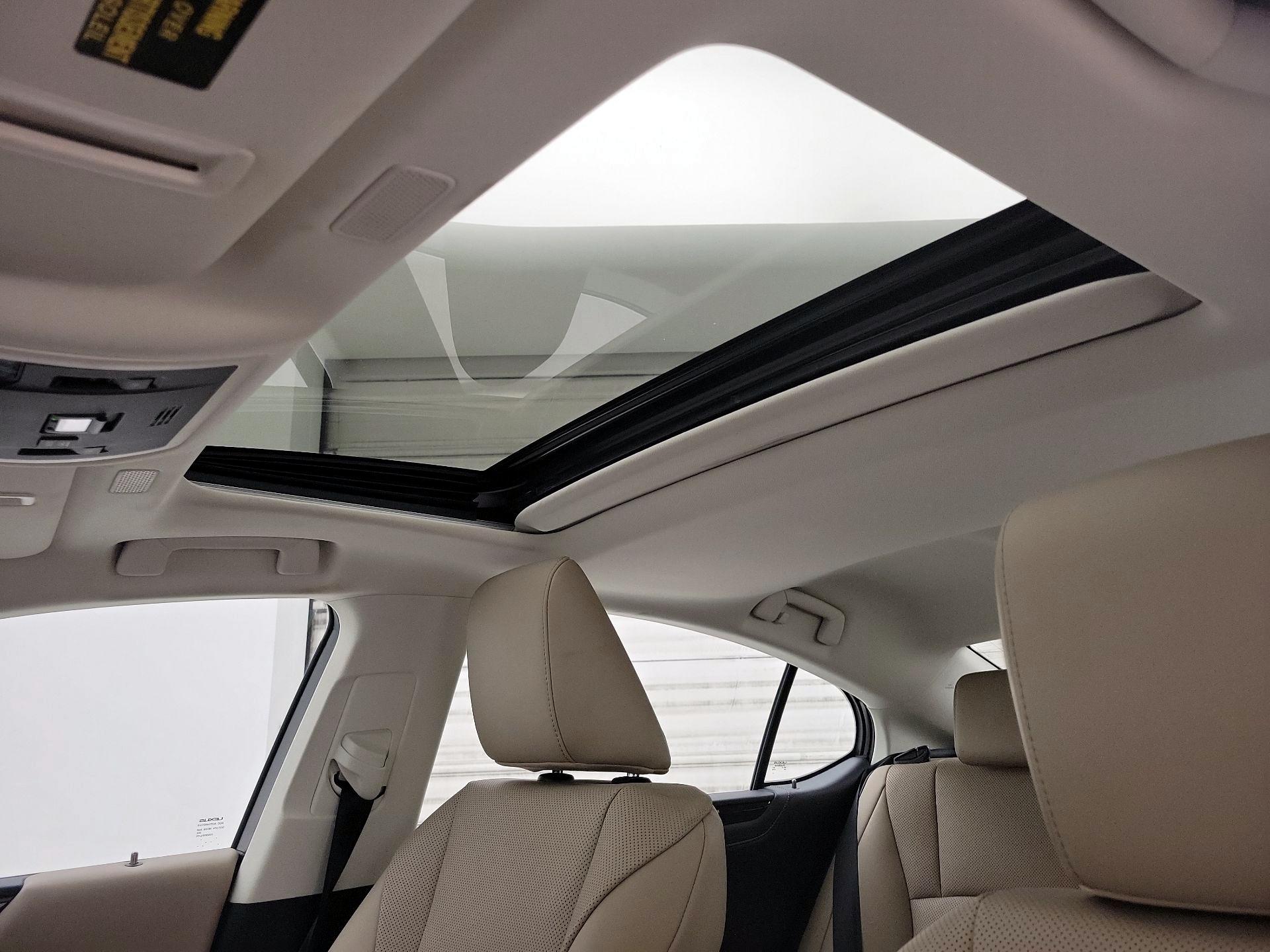 Thumbnail: 2020 Lexus ES - 19
