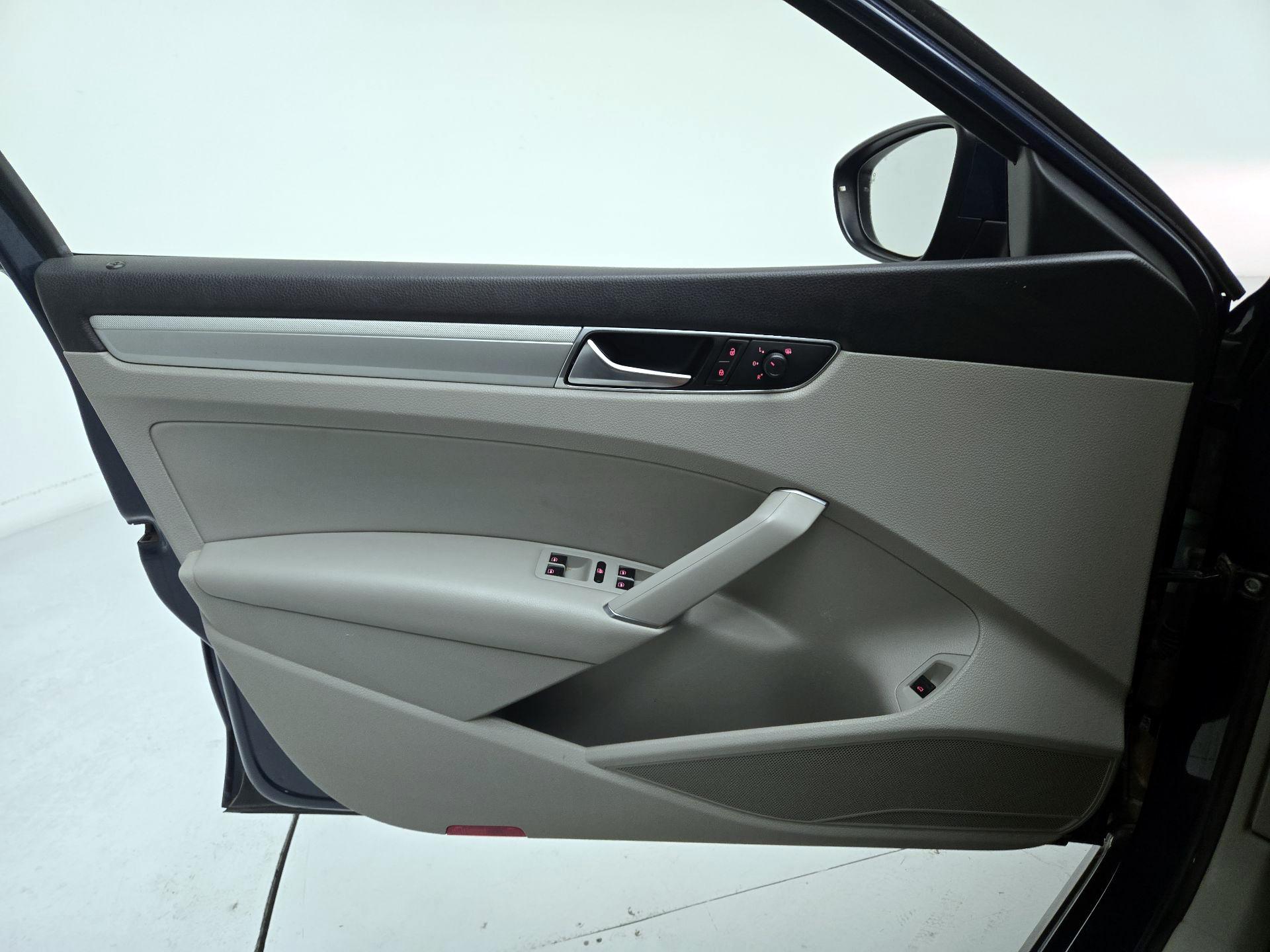 Thumbnail: 2019 Volkswagen Passat - 10