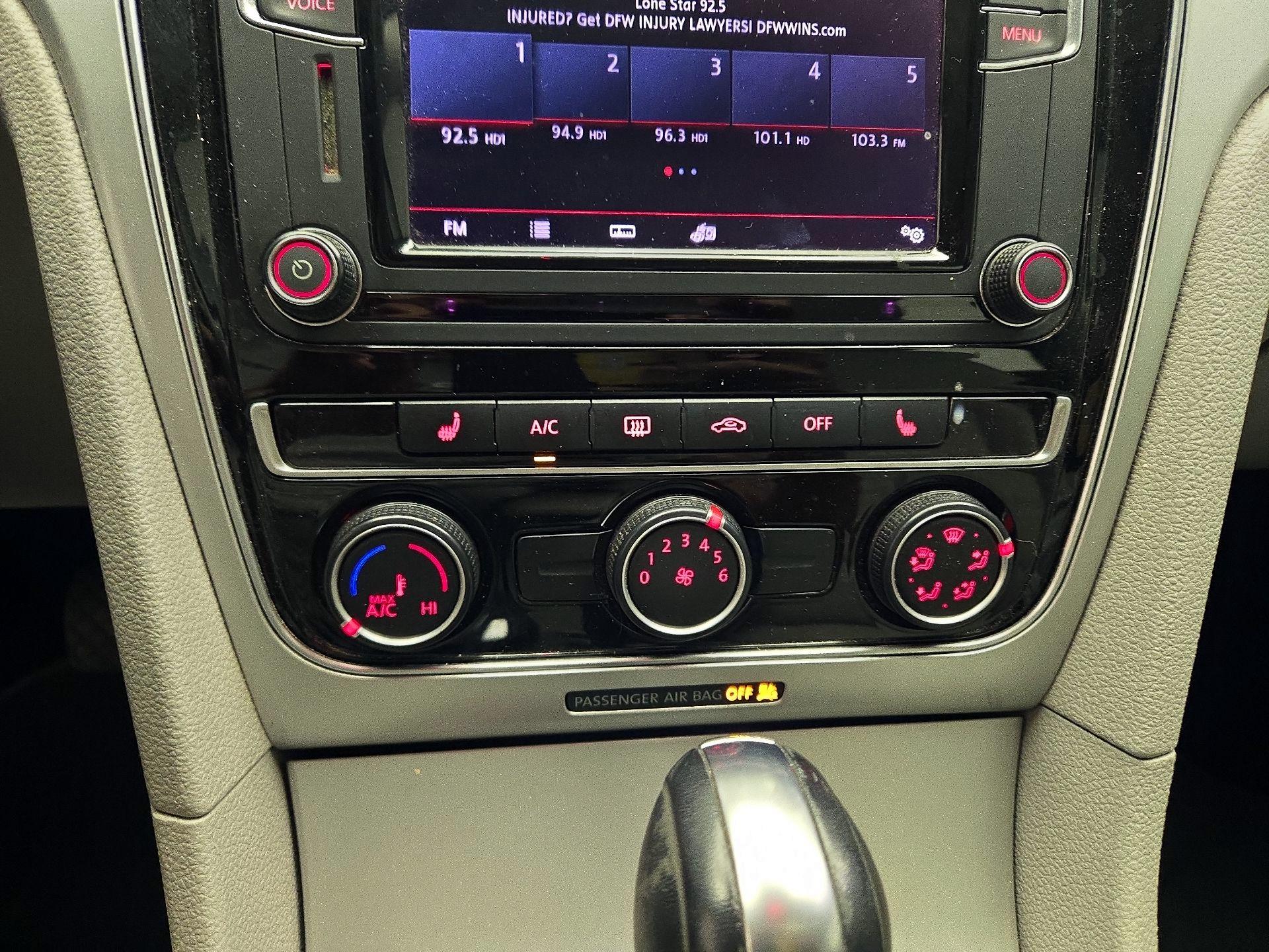 Thumbnail: 2019 Volkswagen Passat - 14