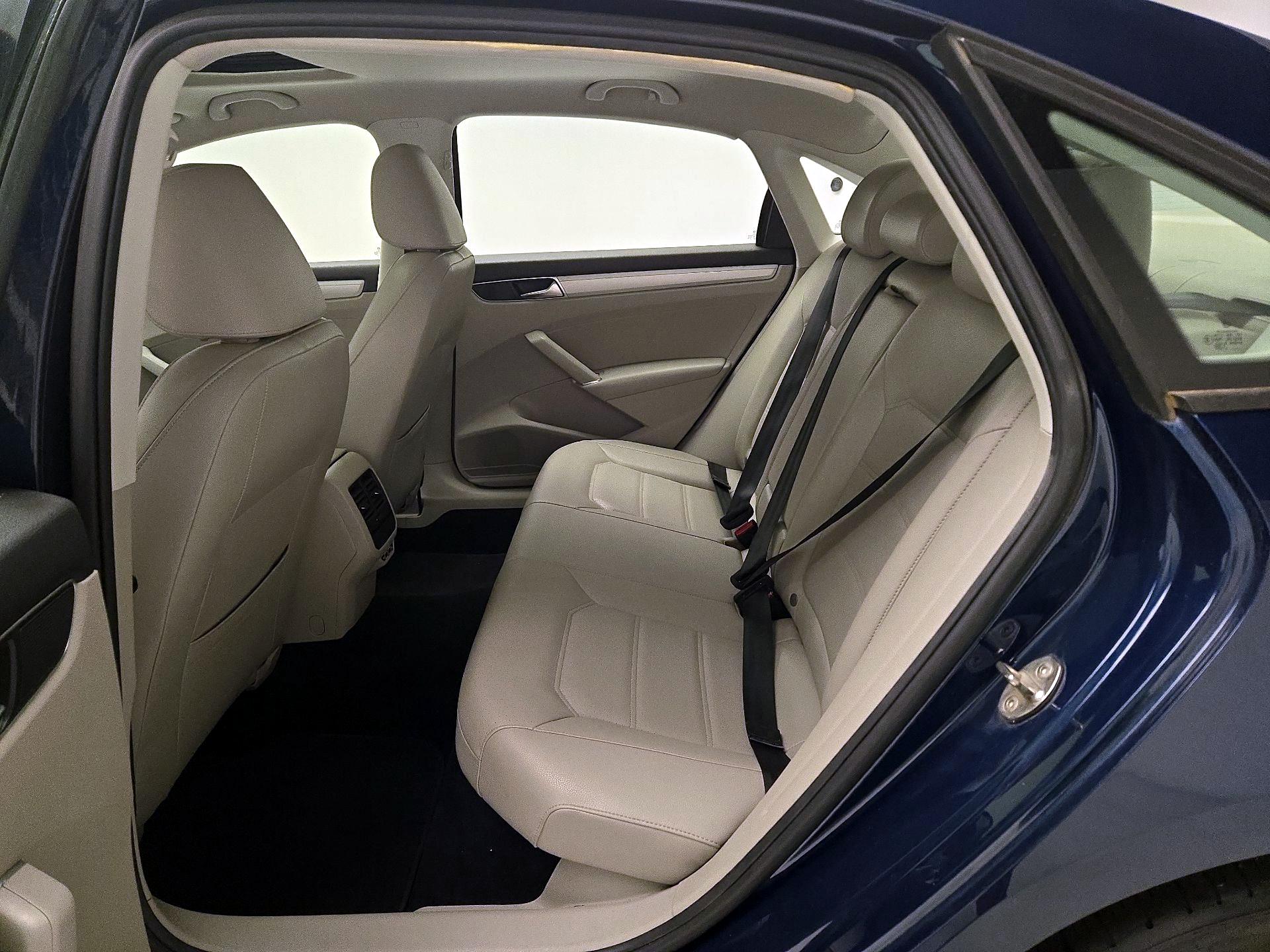 Thumbnail: 2019 Volkswagen Passat - 18