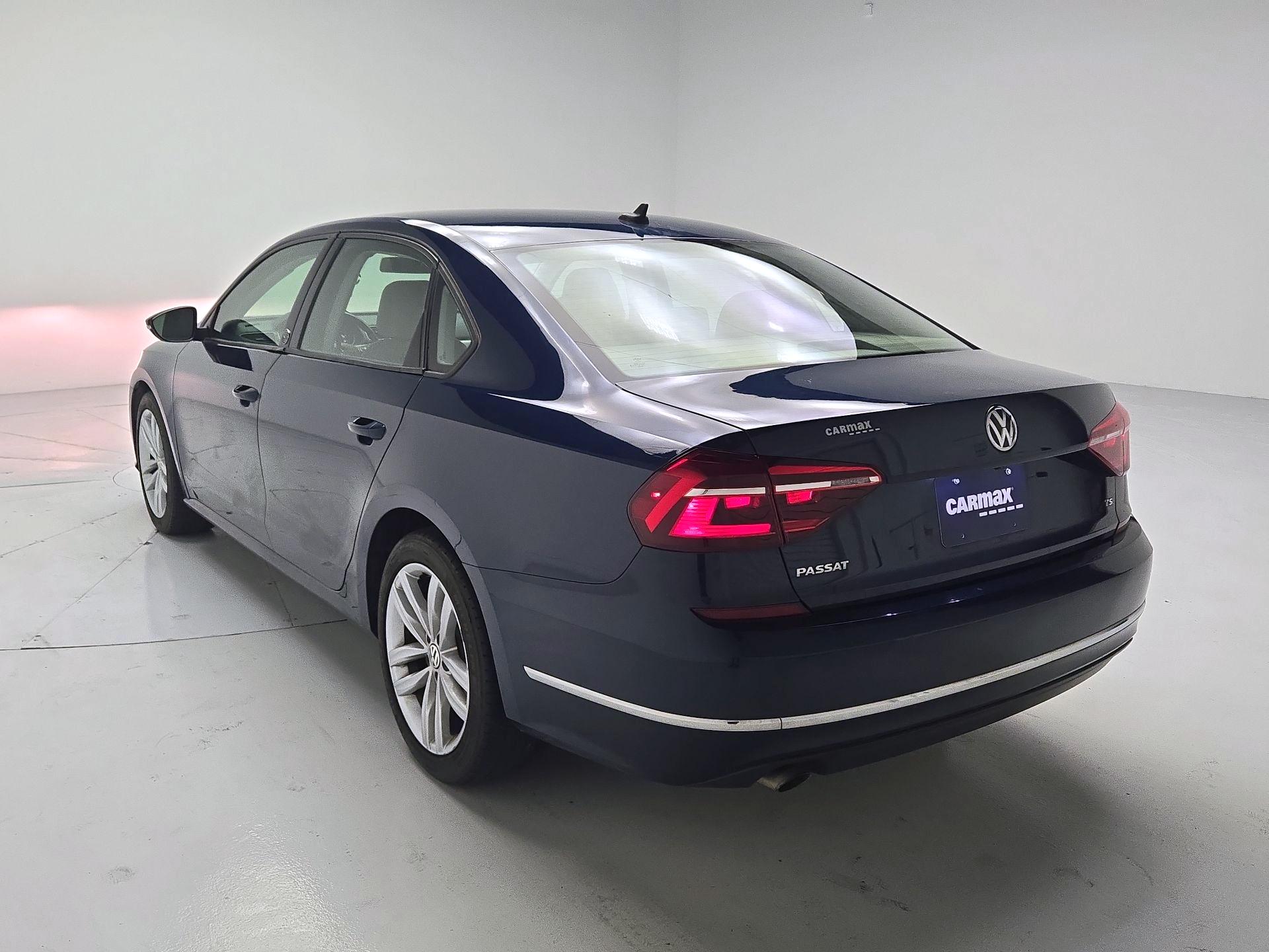 Thumbnail: 2019 Volkswagen Passat - 7