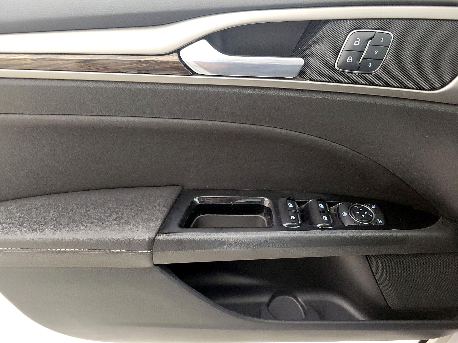 Thumbnail: 2015 Ford Fusion - 12