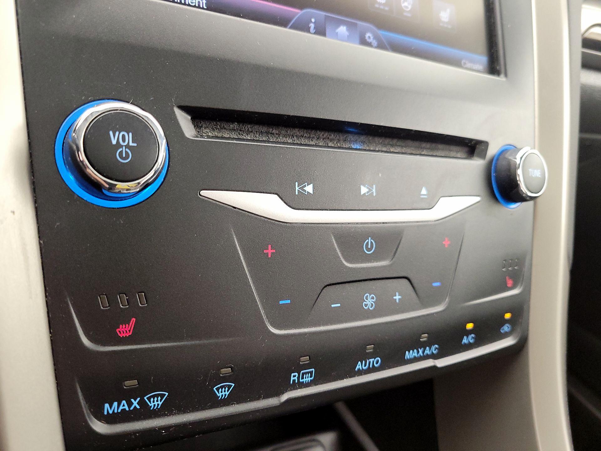 Thumbnail: 2015 Ford Fusion - 16
