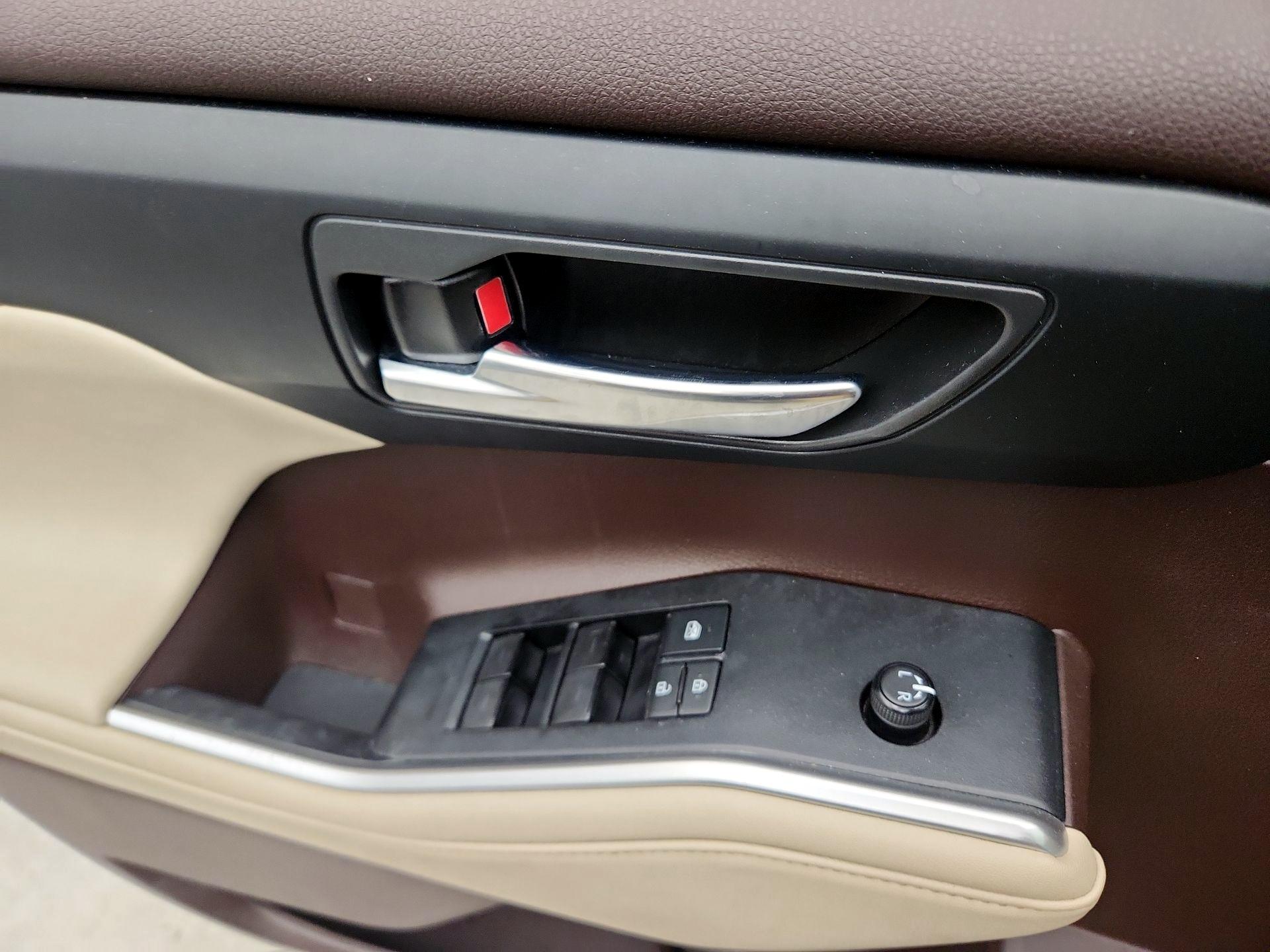 Thumbnail: 2020 Toyota Highlander - 12