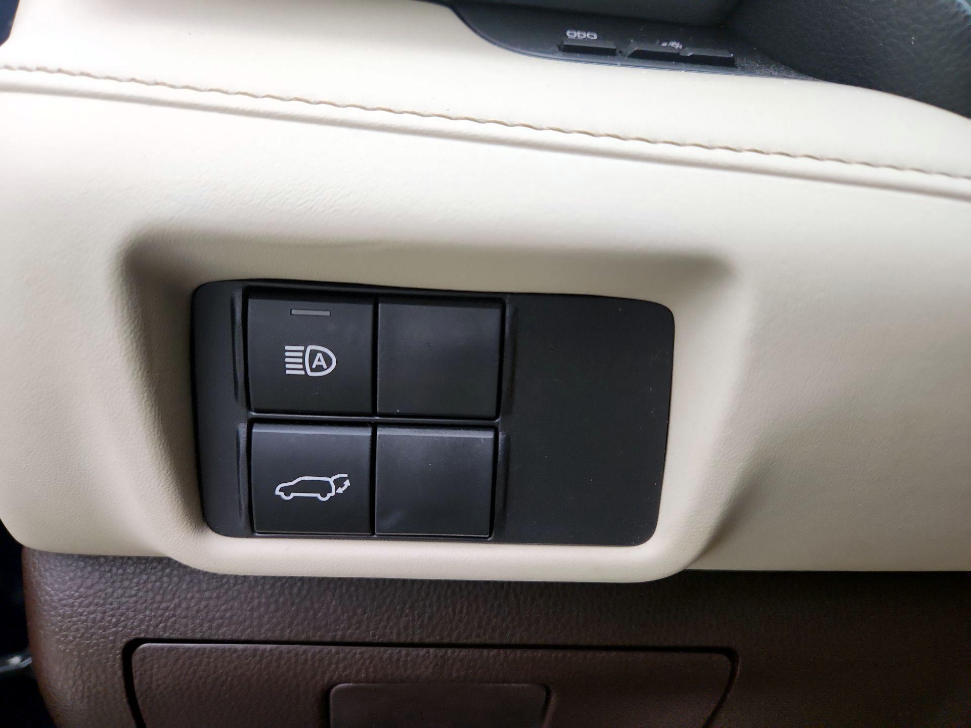 Thumbnail: 2020 Toyota Highlander - 13