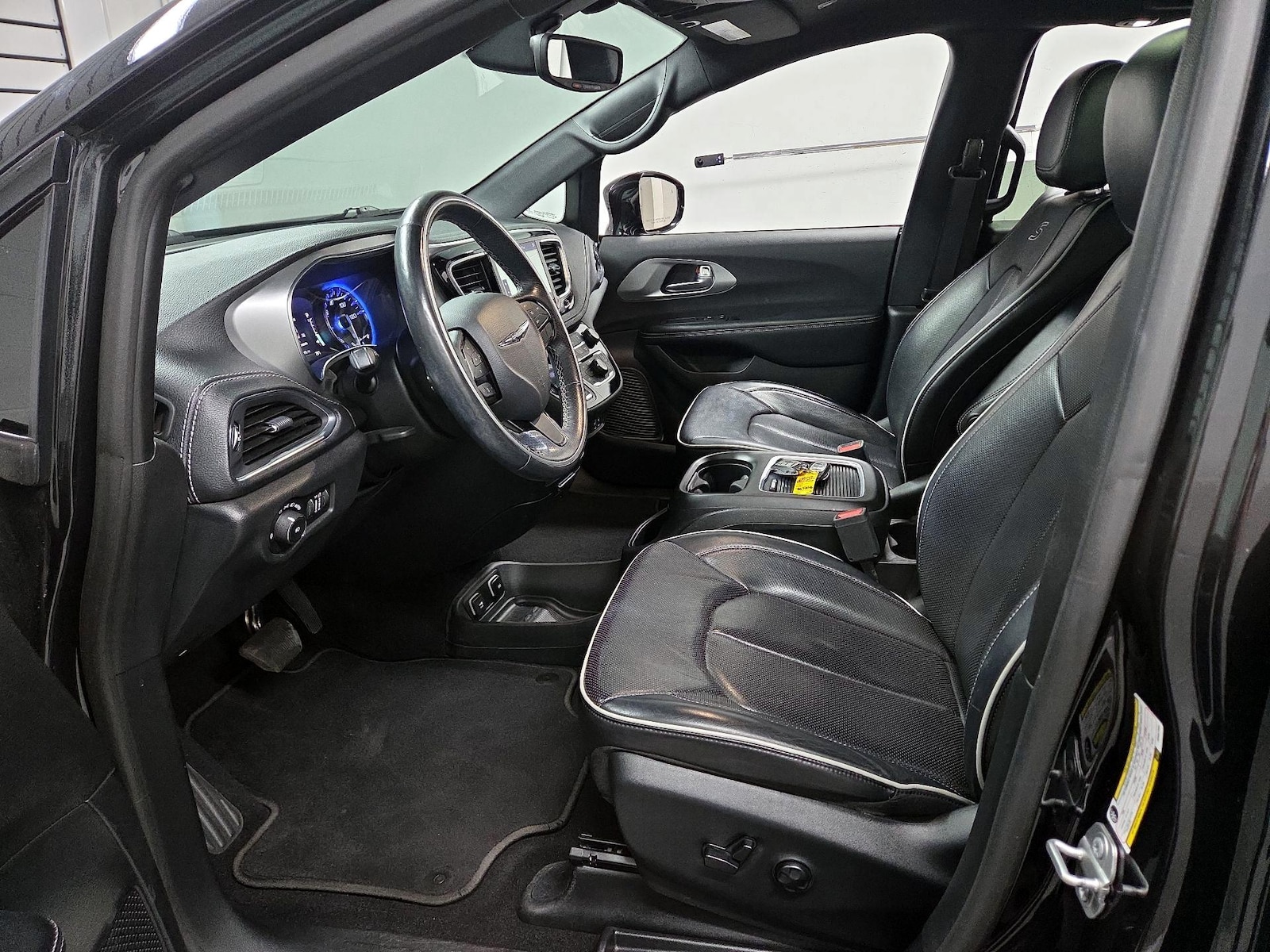 2019 Chrysler Pacifica Limited - Photo 12