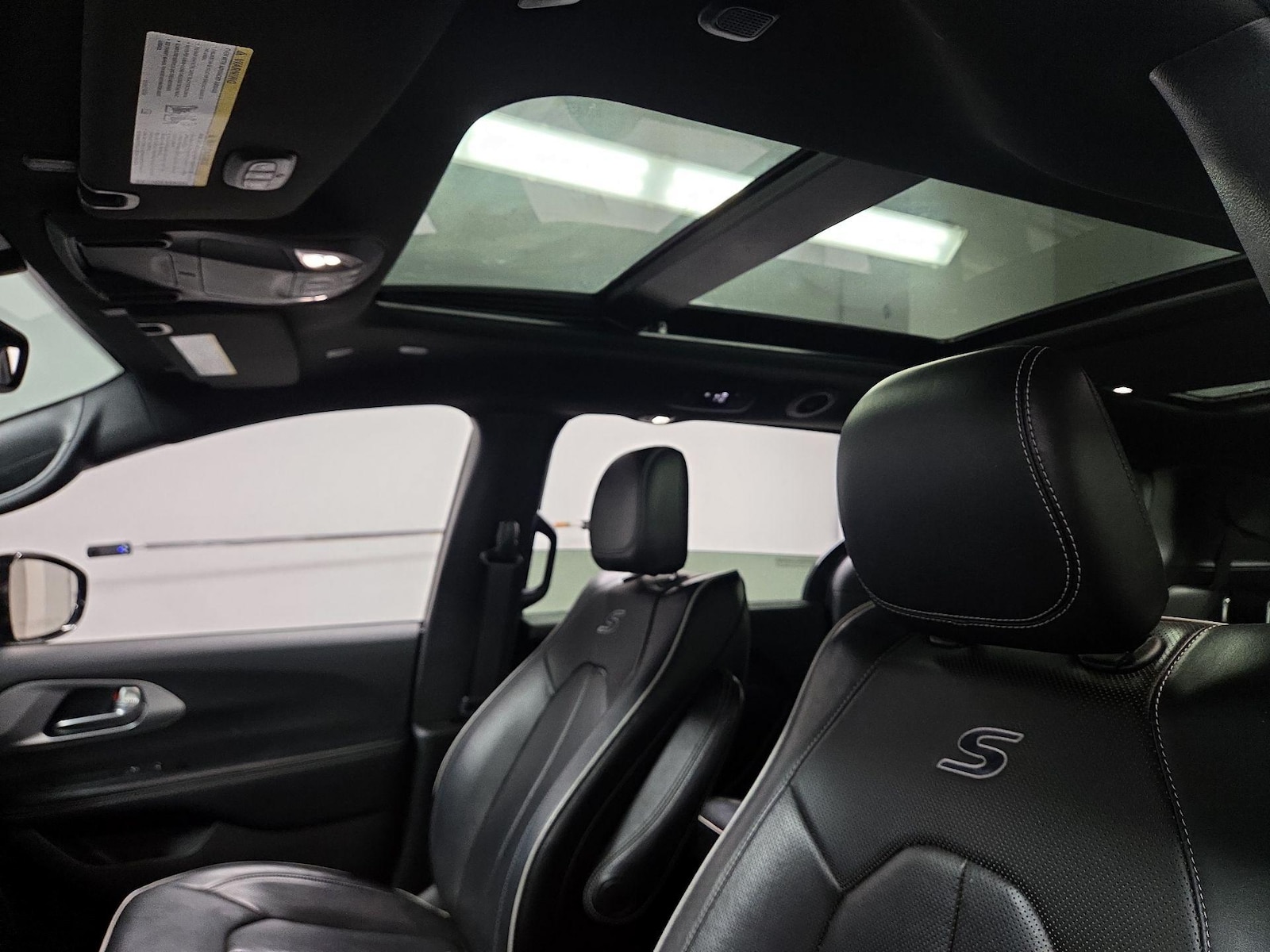 2019 Chrysler Pacifica Limited - Photo 21