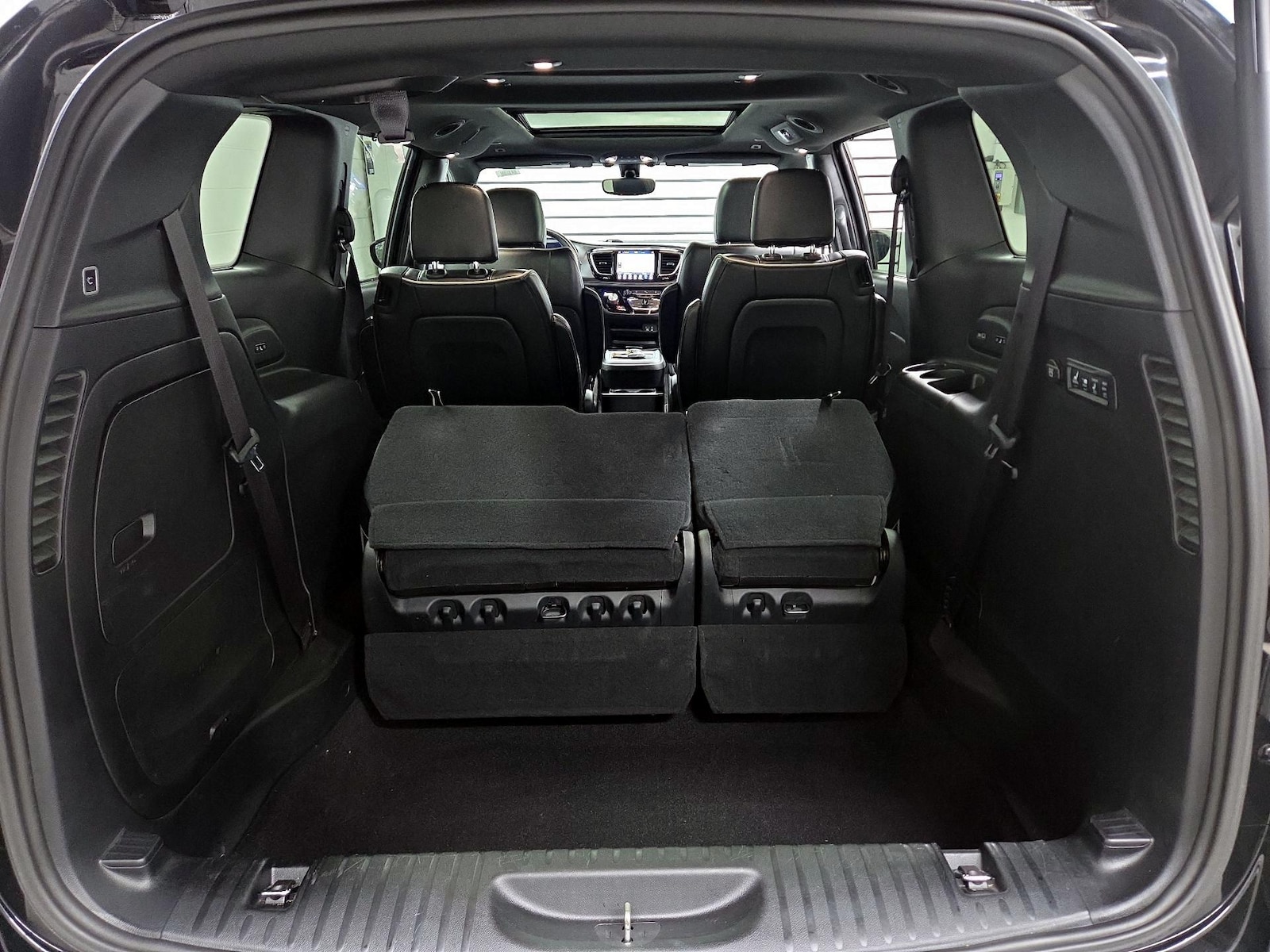 2019 Chrysler Pacifica Limited - Photo 25