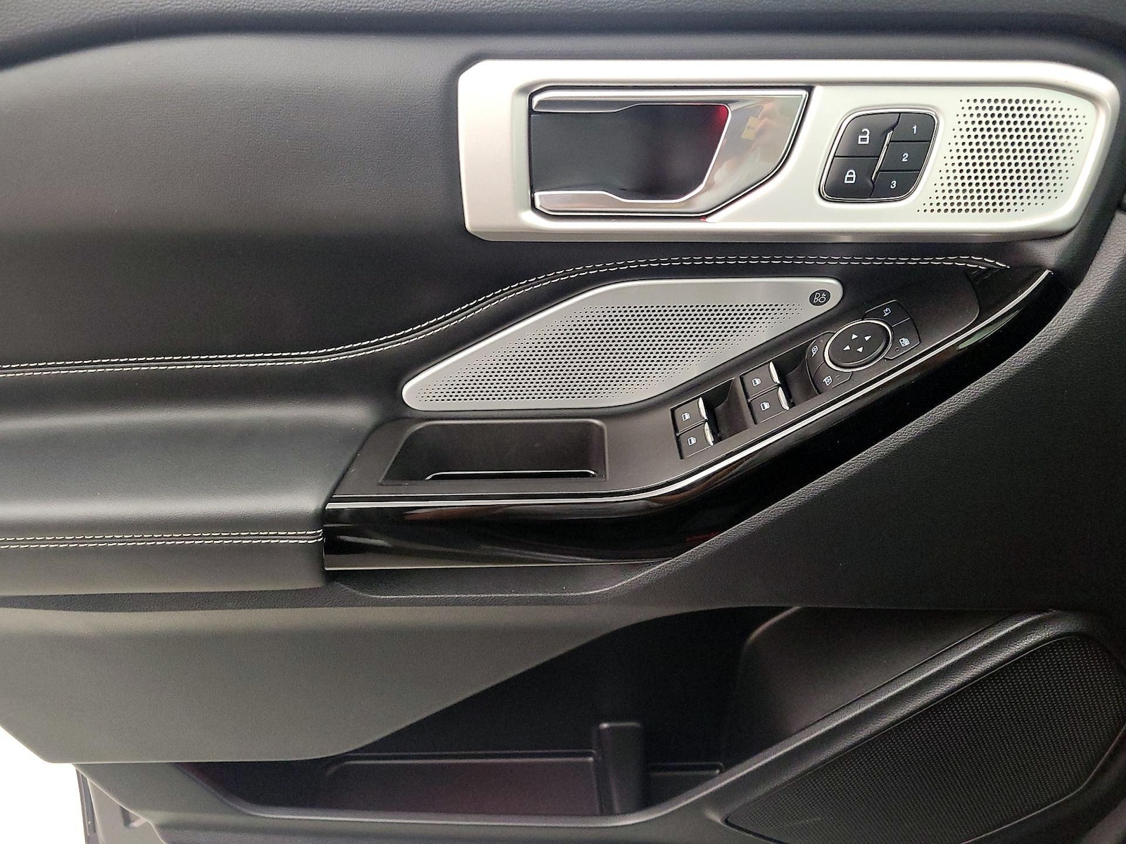 2021 Ford Explorer ST - Photo 13